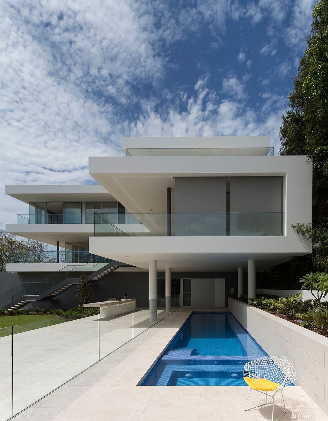 MHNDU Cantilever House