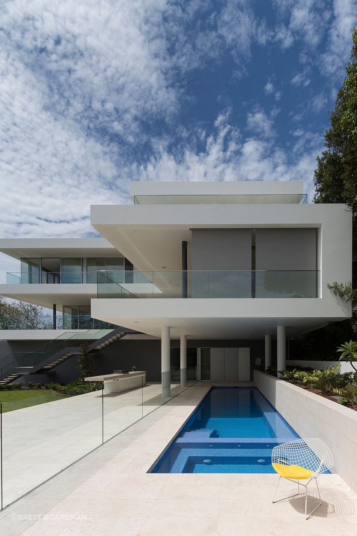 MHNDU Cantilever House