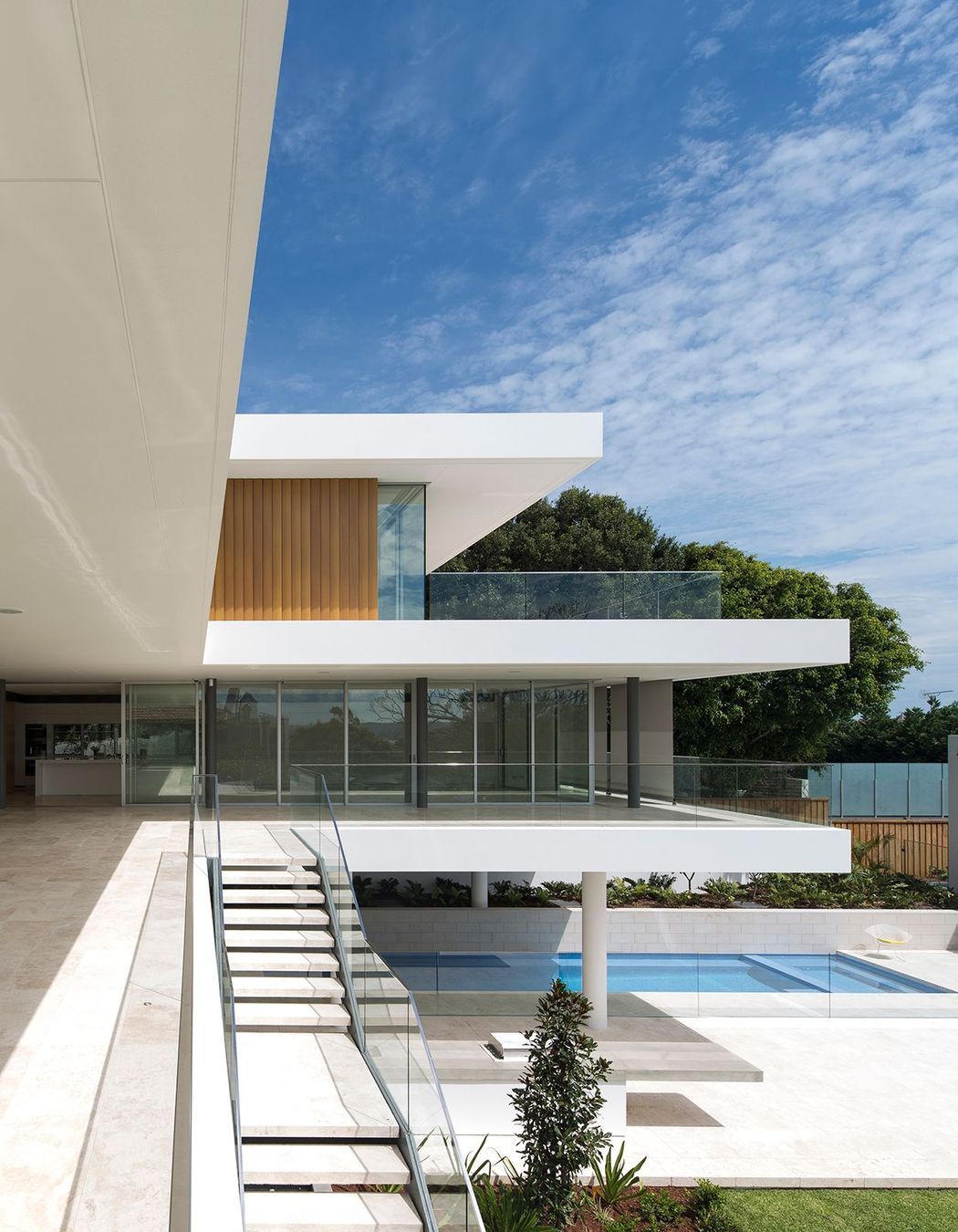 MHNDU Cantilever House