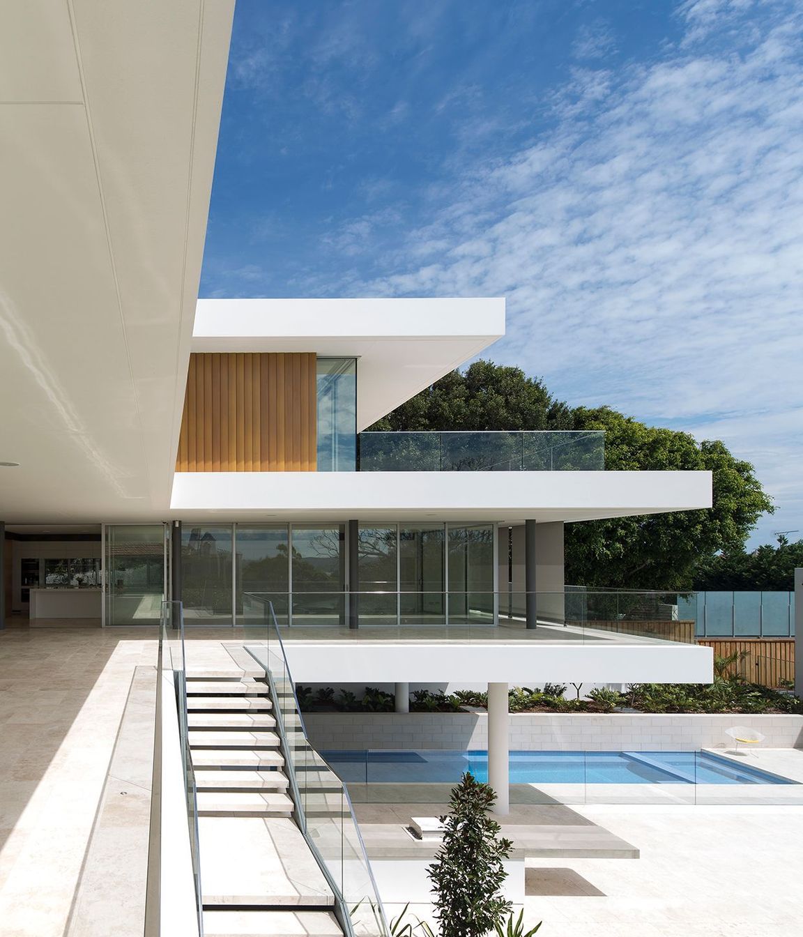 MHNDU Cantilever House