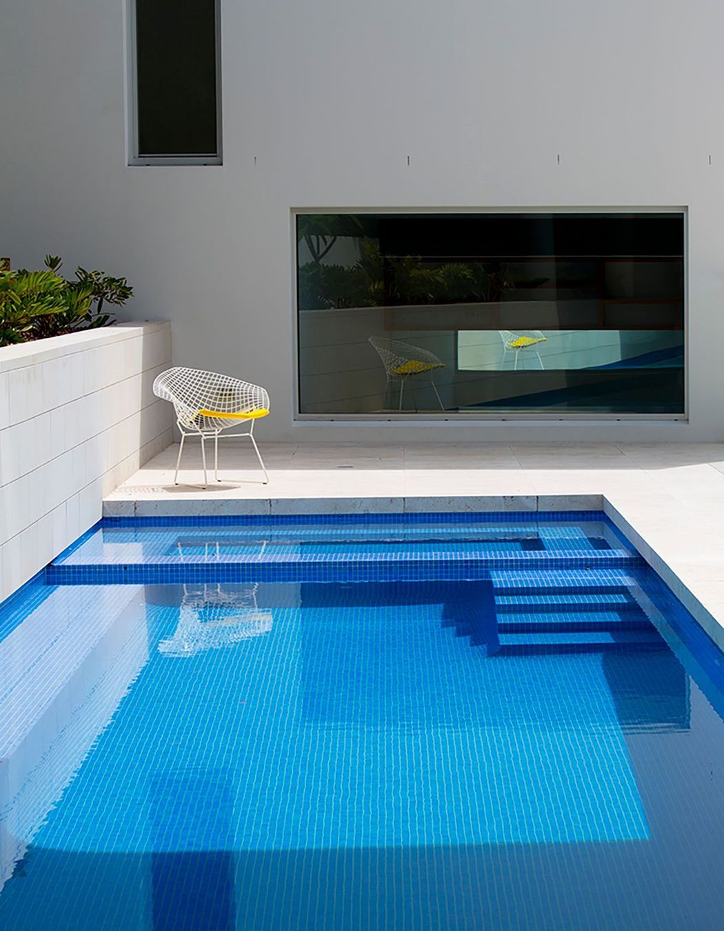 MHNDU Cantilever House