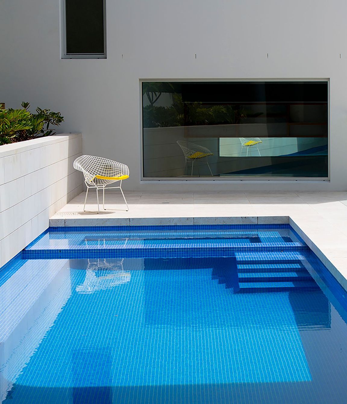 MHNDU Cantilever House