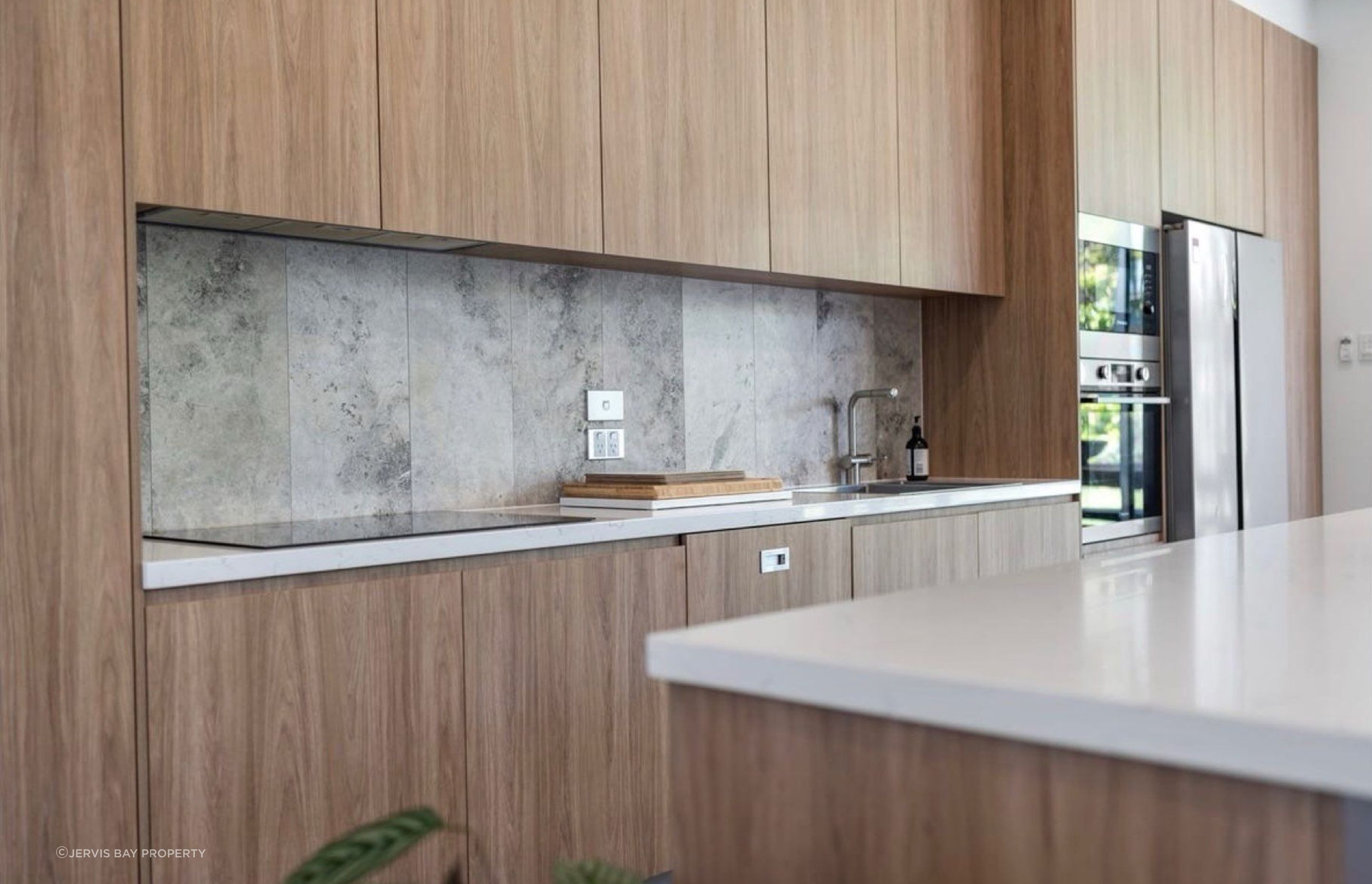 Robust and elegant kitchen, generously sized, perfect for entertaining.