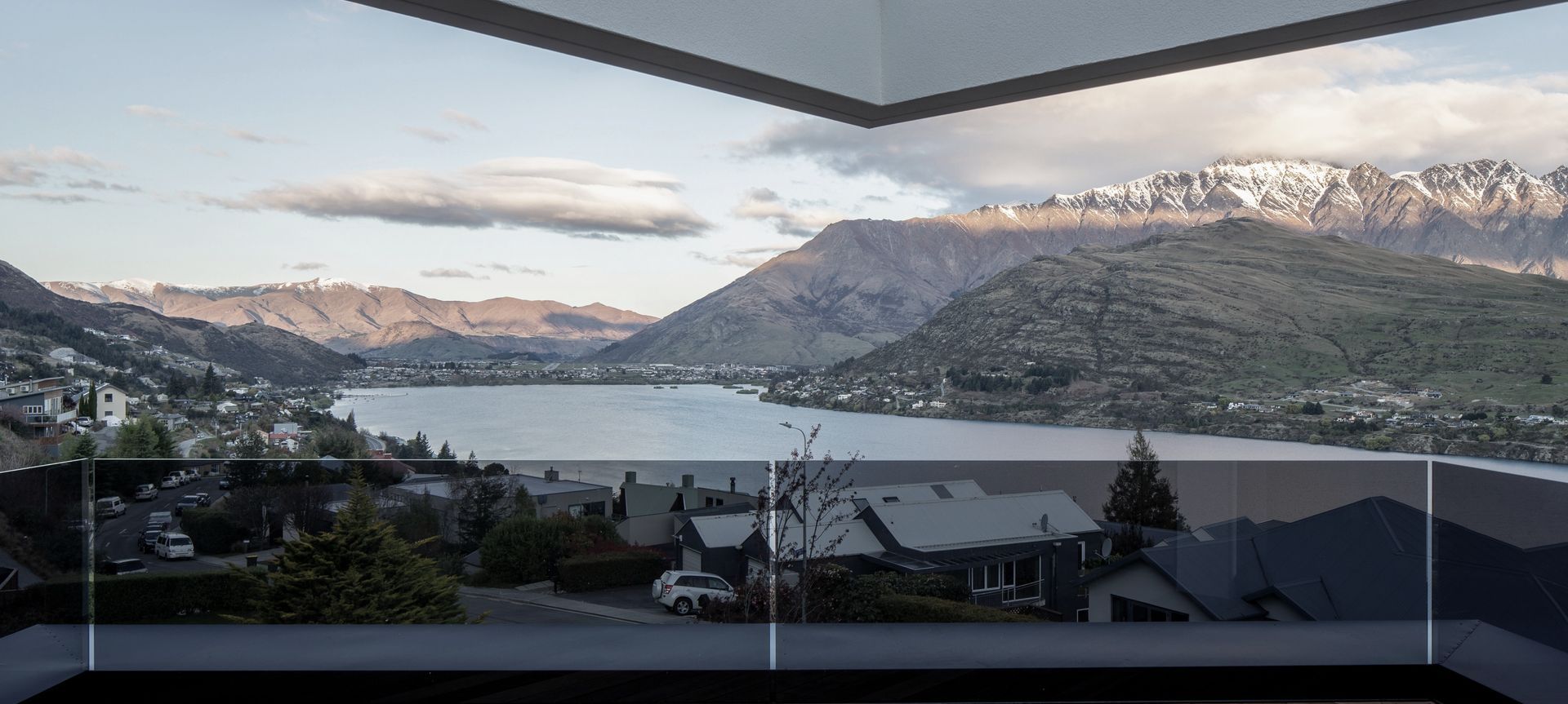 Remarkable view, Queenstown banner