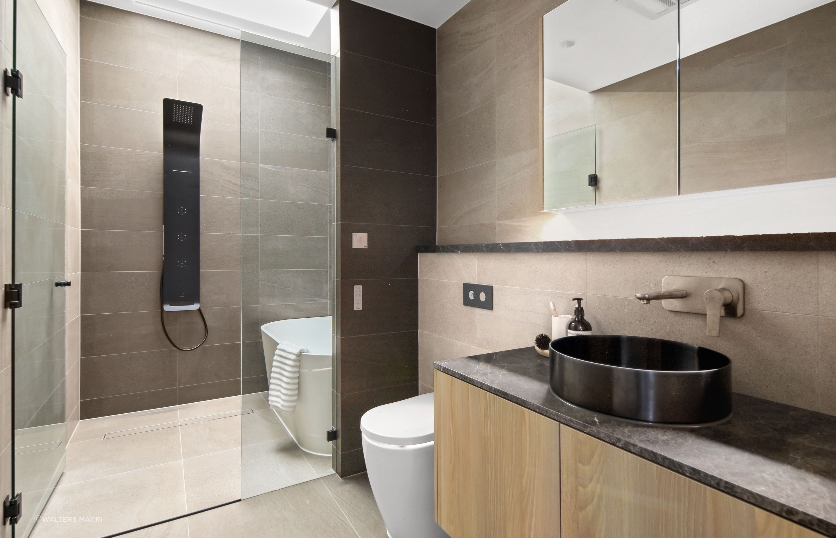 22MortlakeStreetConcordHighBathroom1.jpg