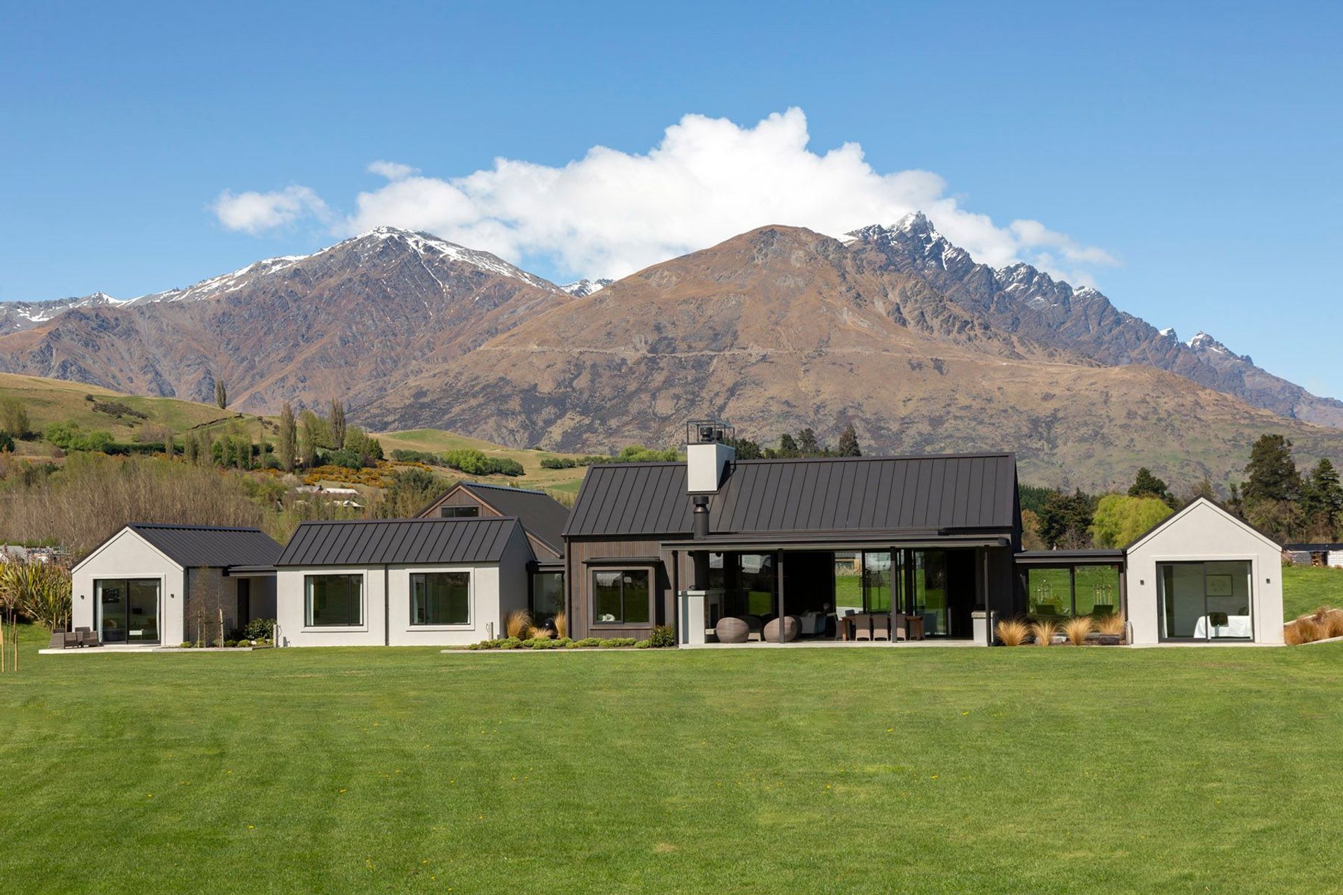 245LowerShotoverRoad003web-v2.jpg