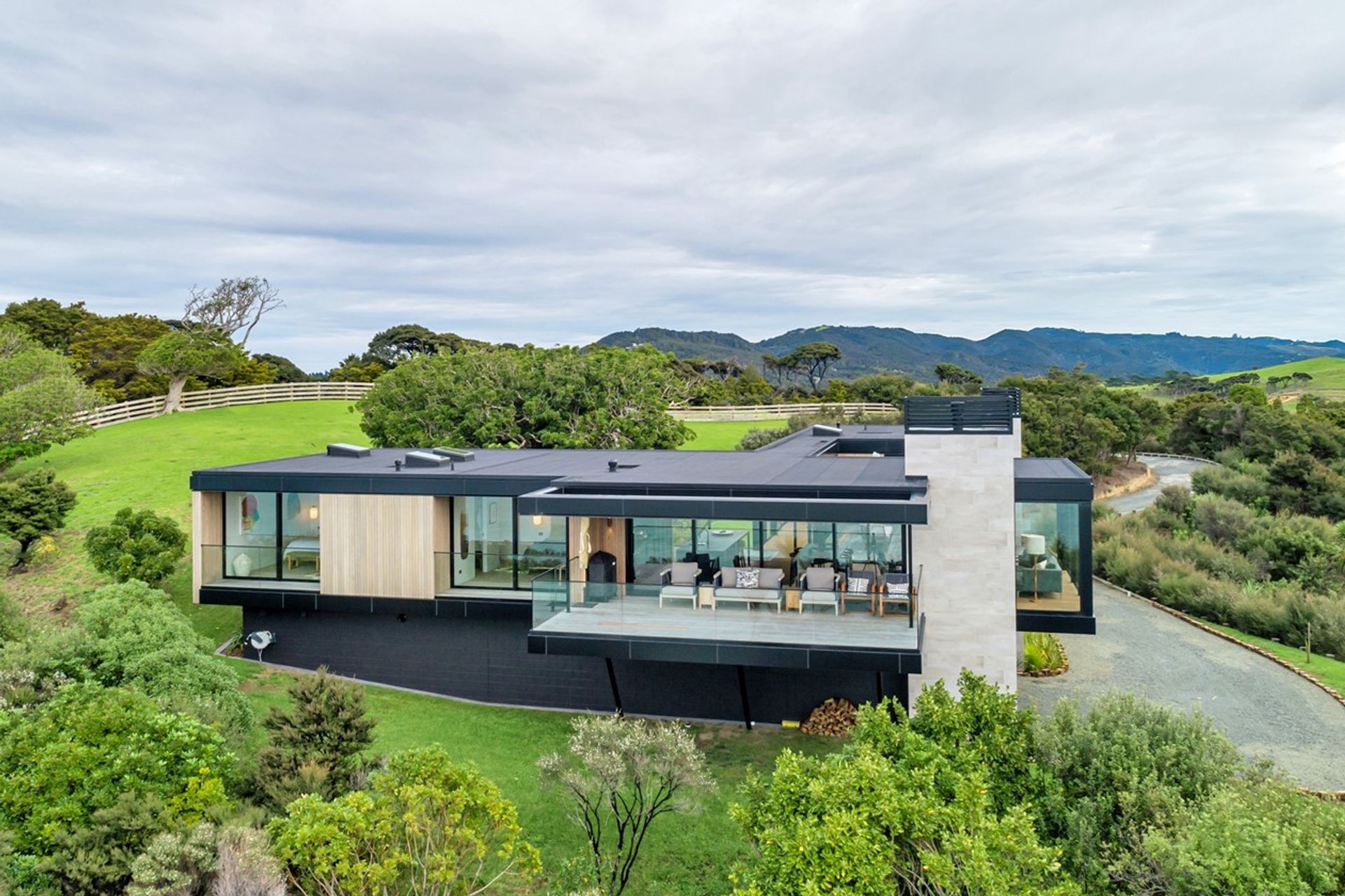 House Of The Year, Special Branch