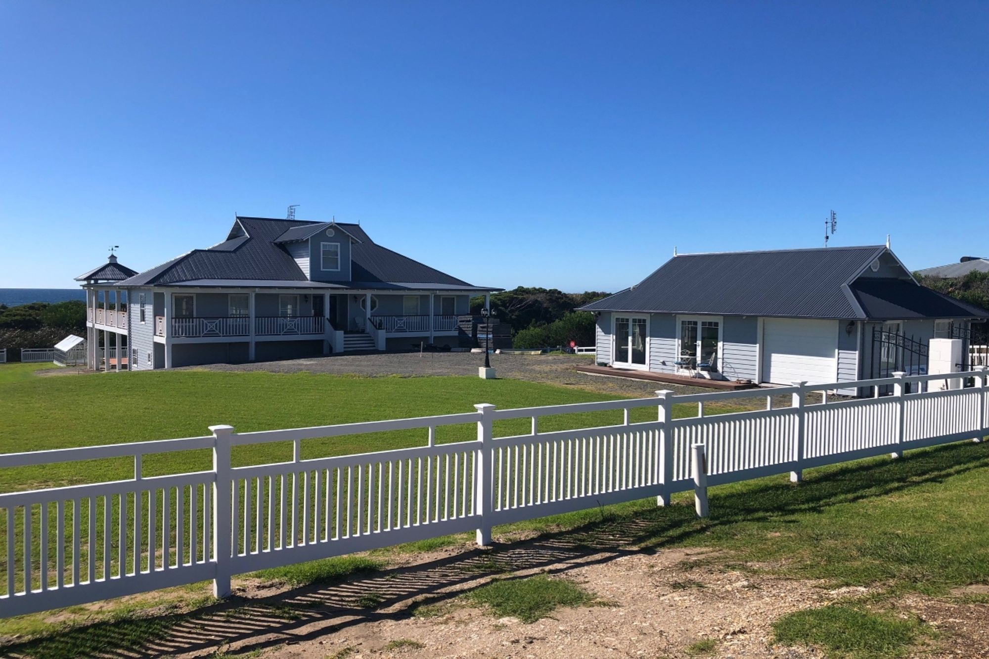 Main House and Cottage. Photography: Hawksley Developments