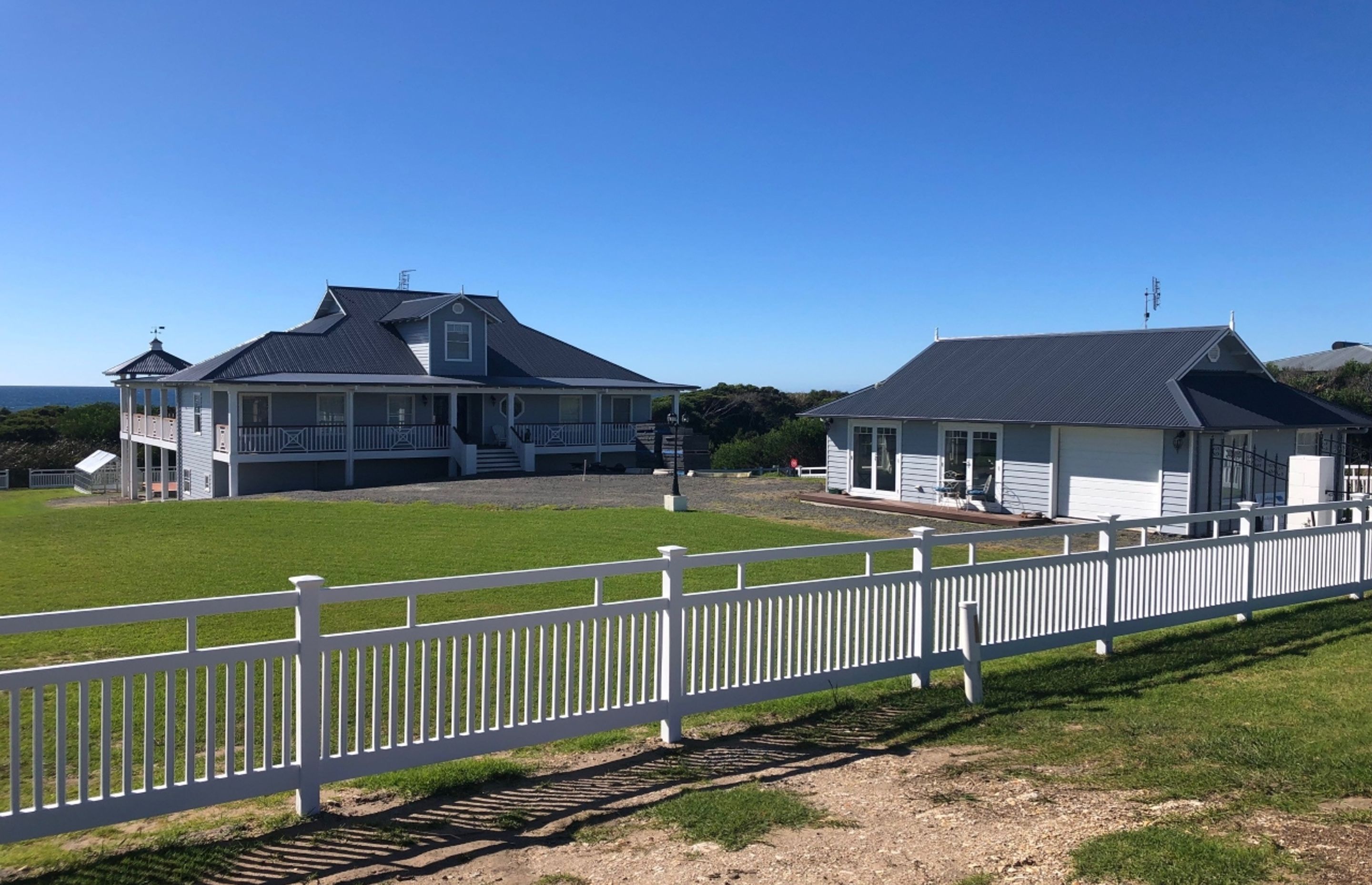 Main House and Cottage. Photography: Hawksley Developments