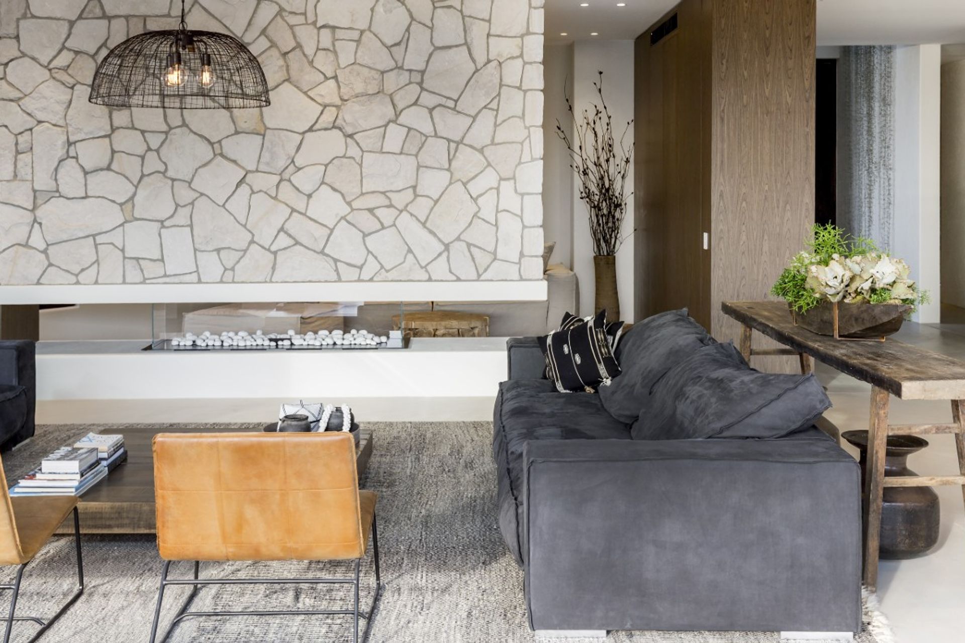 Clairvaux Wall Cladding | Luna Chiaro Limestone | RNB Property Group | Maxine Scalabrino-Fine Architect | Green Coast Landscapes