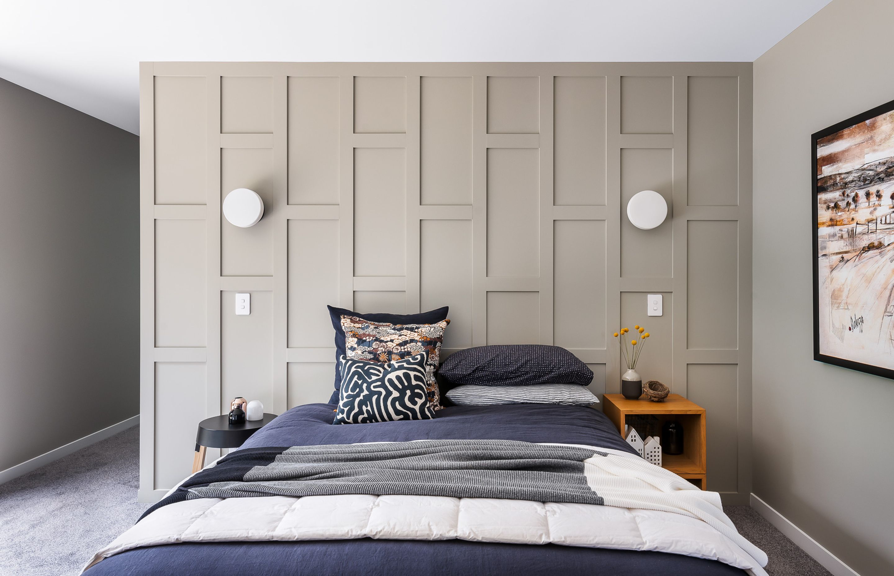 The vertical motif has been repeated in the main bedroom as a striking battened bedhead feature.