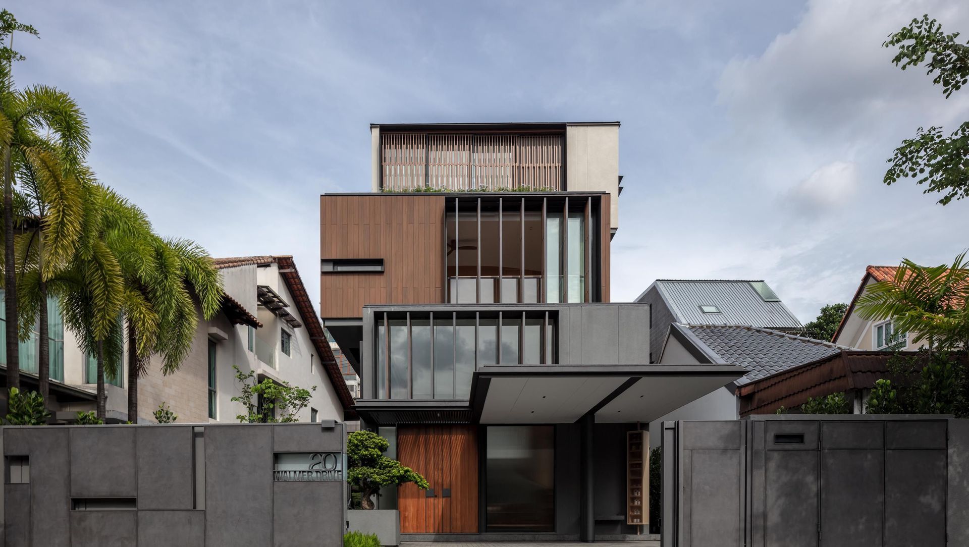 The Floating Box House banner