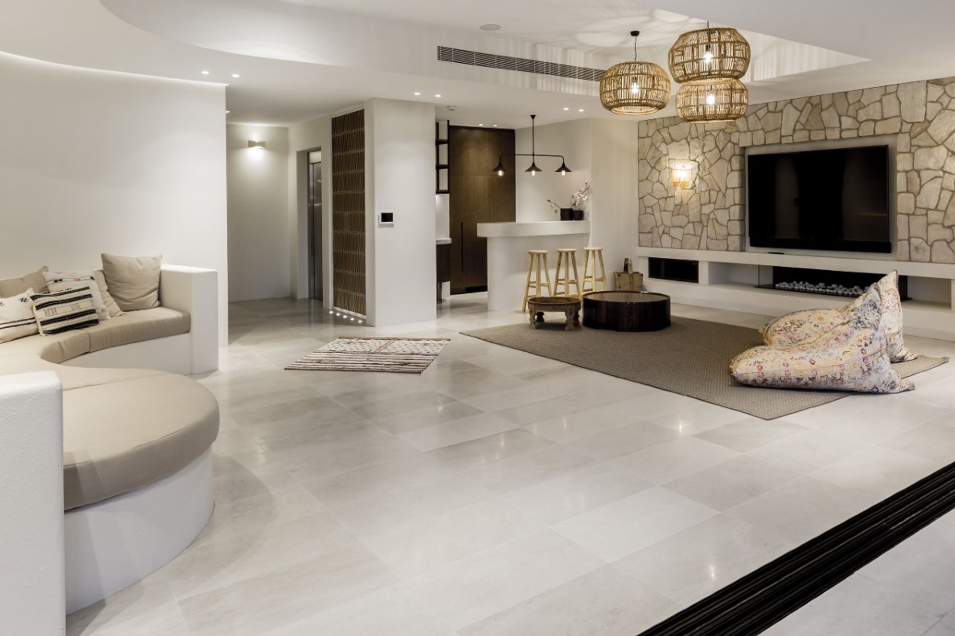 Clairvaux Wall Cladding | Luna Chiaro Limestone | RNB Property Group | Maxine Scalabrino-Fine Architect | Green Coast Landscapes