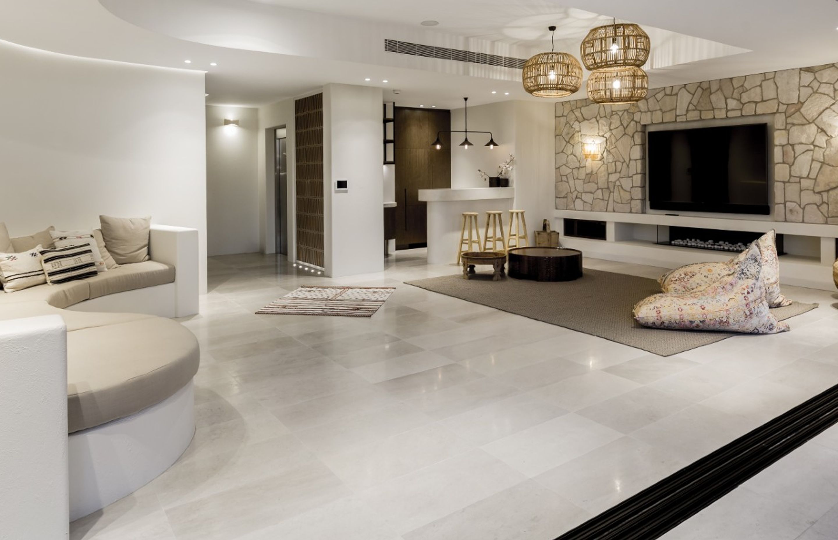 Clairvaux Wall Cladding | Luna Chiaro Limestone | RNB Property Group | Maxine Scalabrino-Fine Architect | Green Coast Landscapes