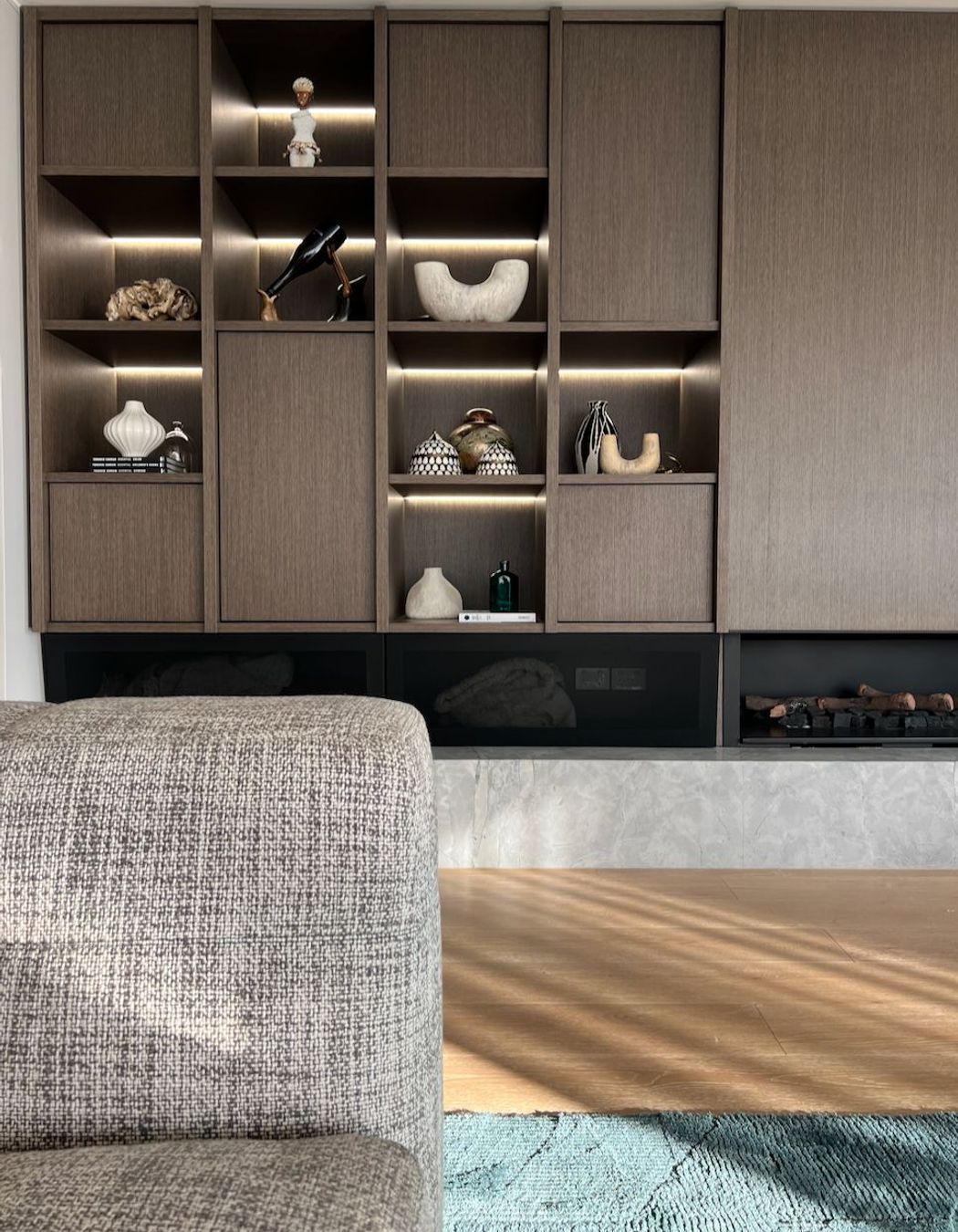 5B-Shreeve-Bookcase-LED-Shelves.jpeg