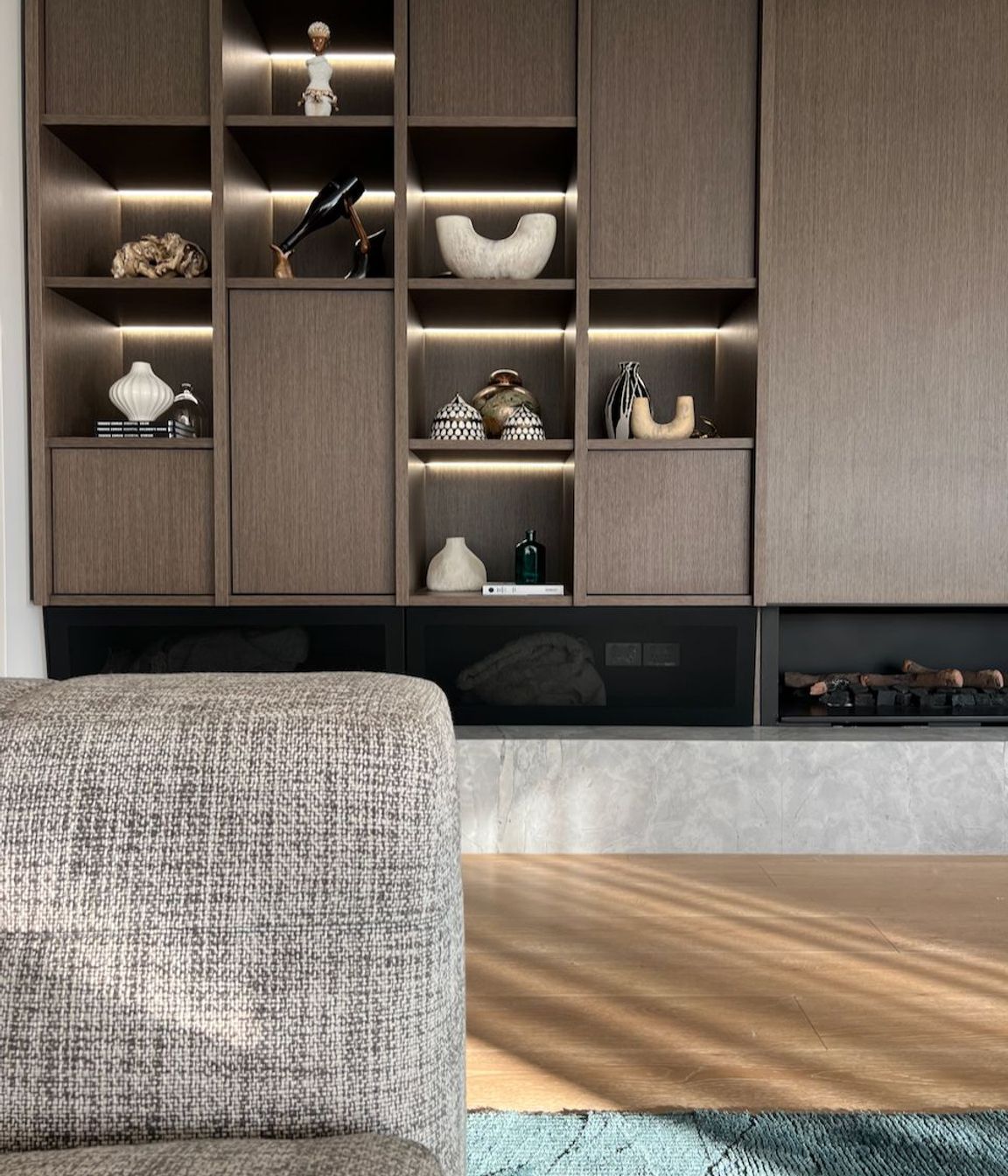 5B-Shreeve-Bookcase-LED-Shelves.jpeg