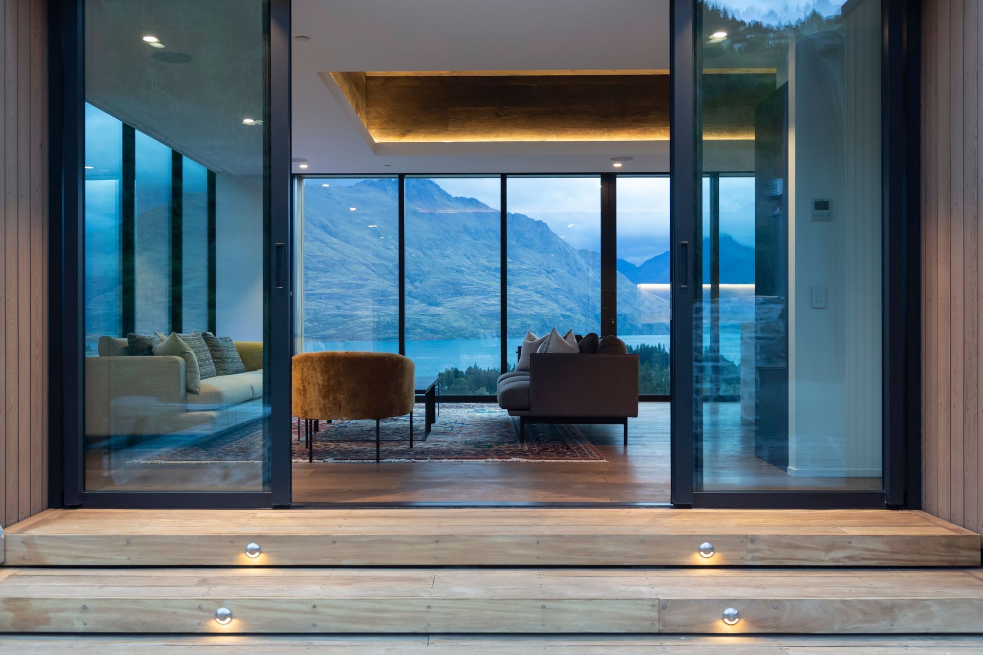 Queenstown Property | Warren &amp; Mahoney Architects, Summit Build