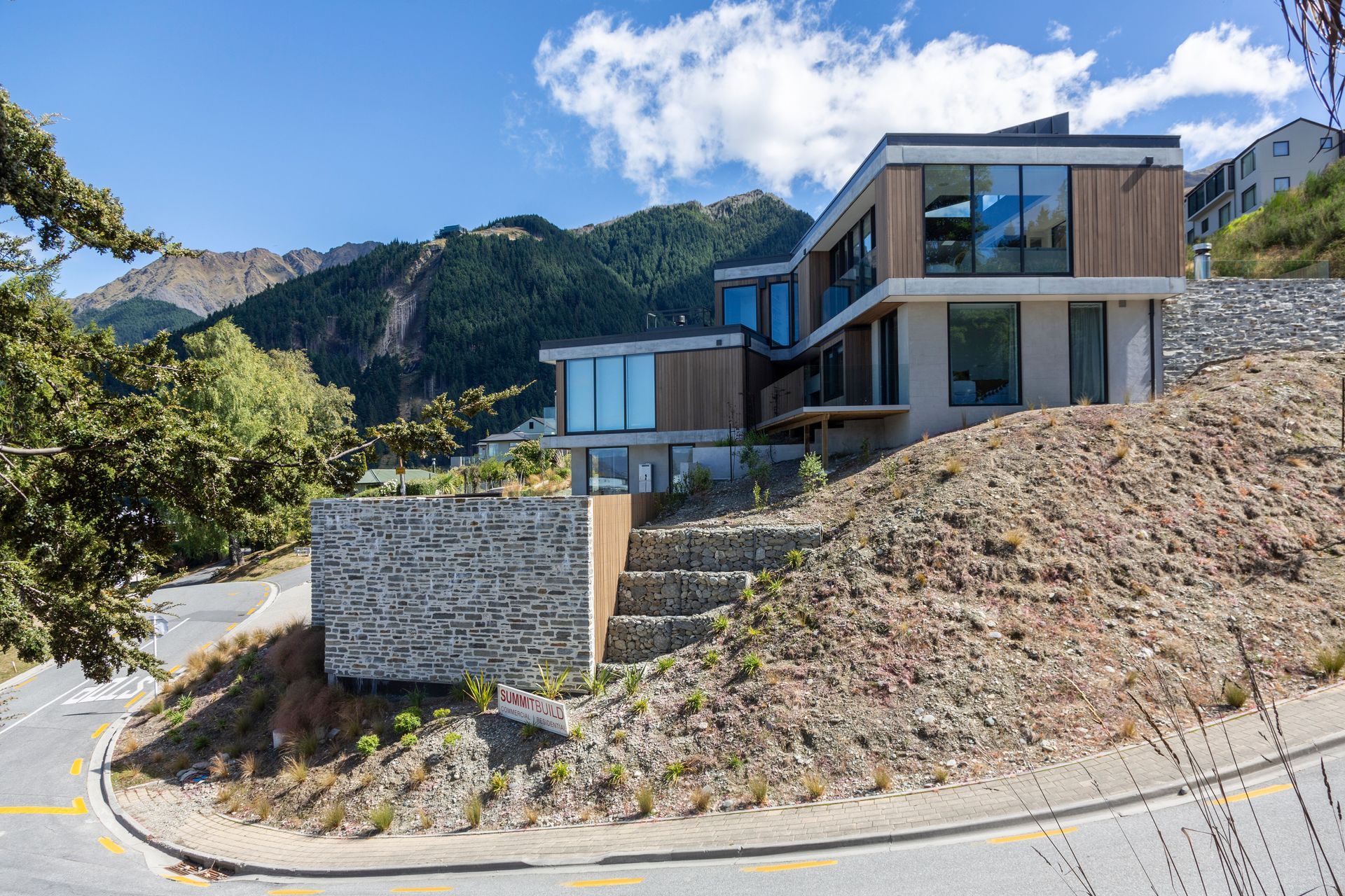 Queenstown Property | Warren &amp; Mahoney Architects, Summit Build