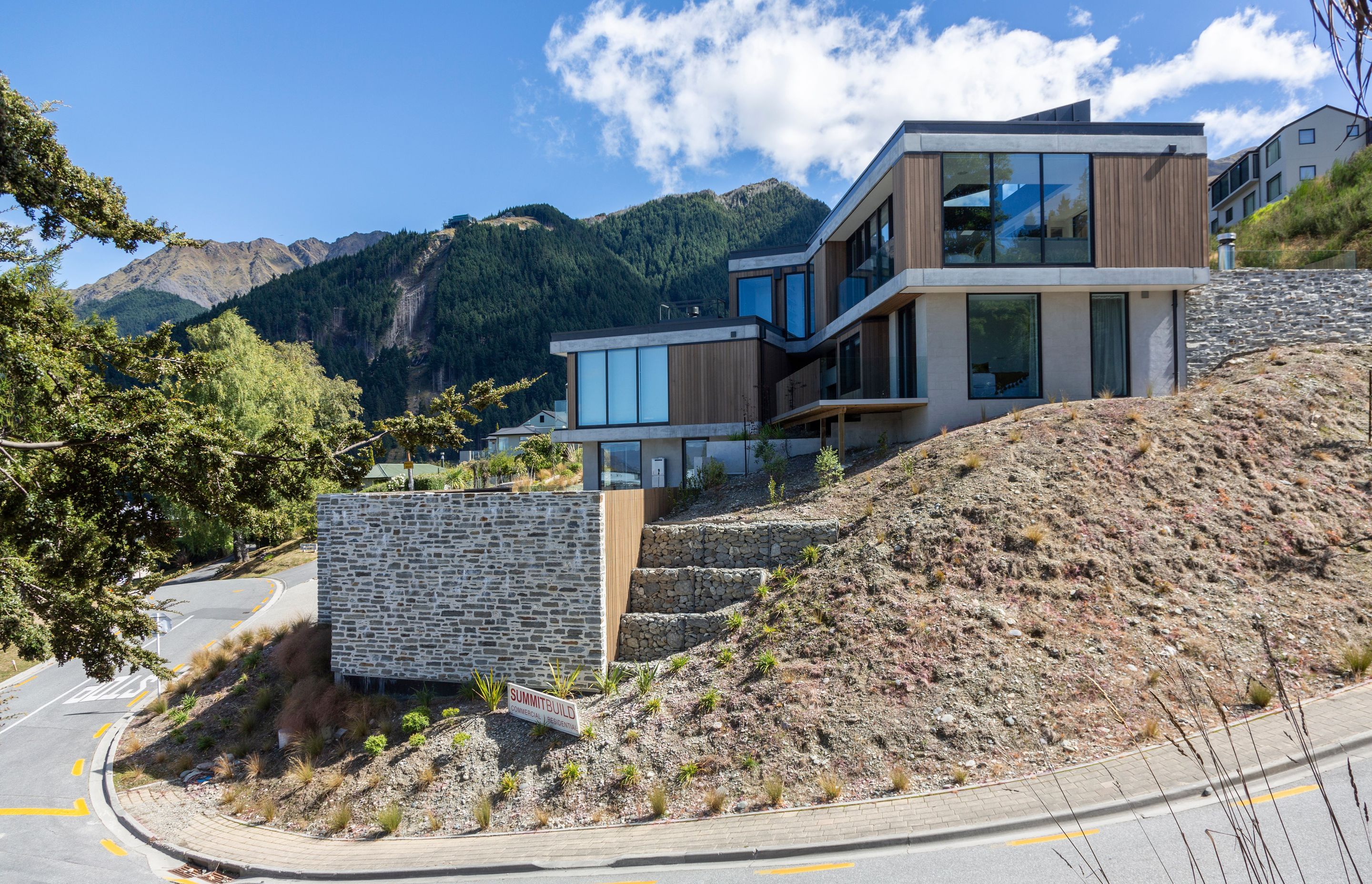 Queenstown Property | Warren &amp; Mahoney Architects, Summit Build