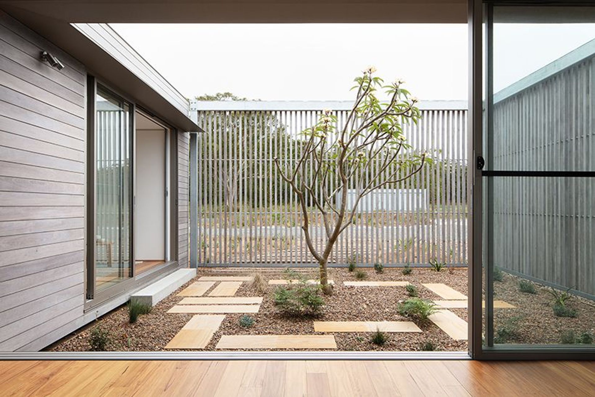 Courtyard House for Fabprefab