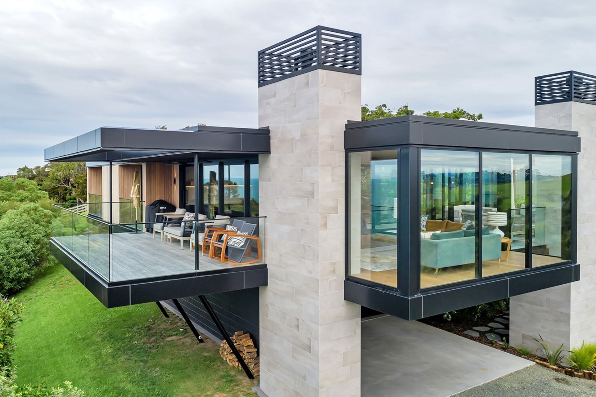 House Of The Year, Special Branch