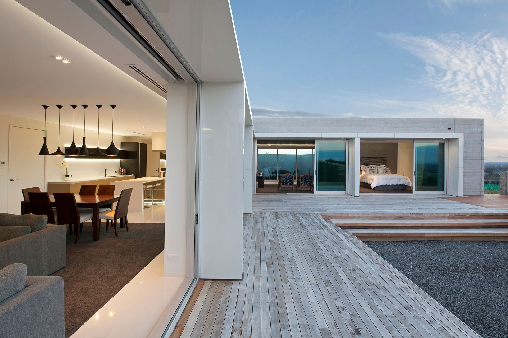 Weir Residence: concrete in contrast