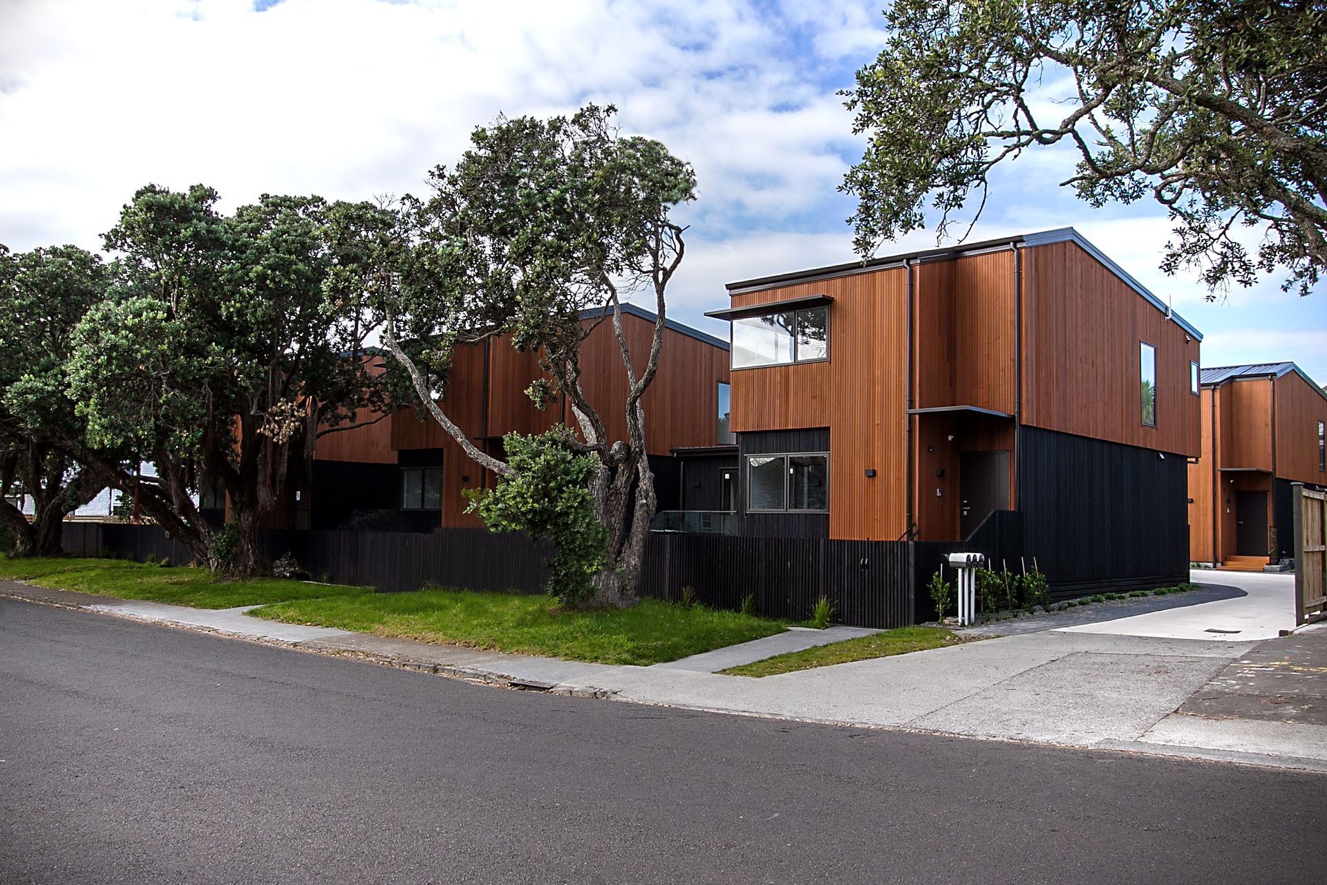 Multi stand-alone townhouses
