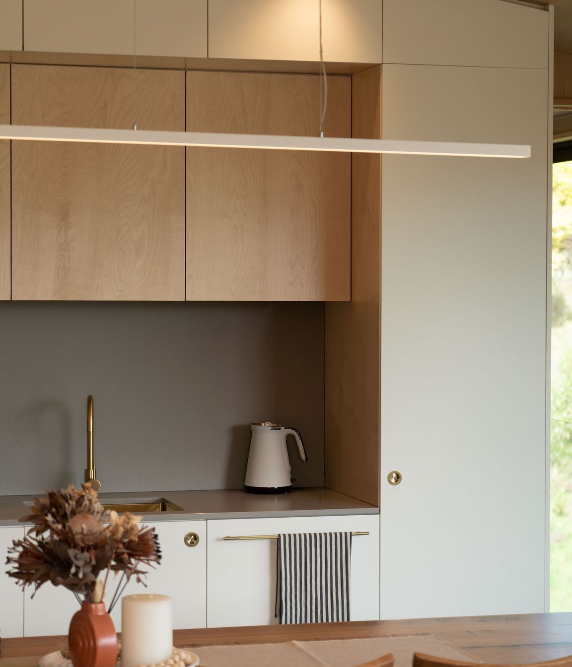 9-Black-DiamondKitchenIan-Hutchinson1.jpg