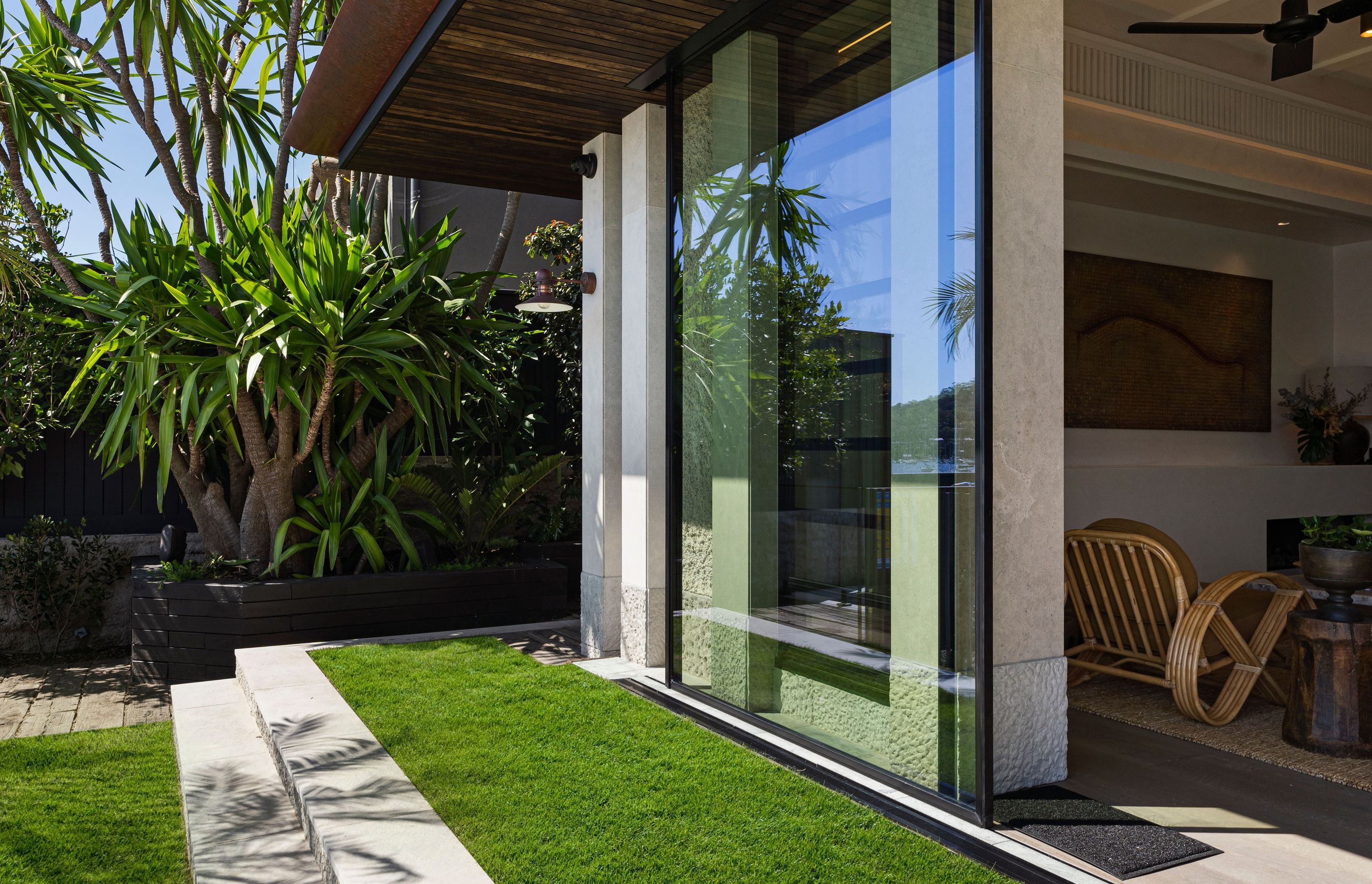 Seamless connection between the natural and built environments minimize any interruption.