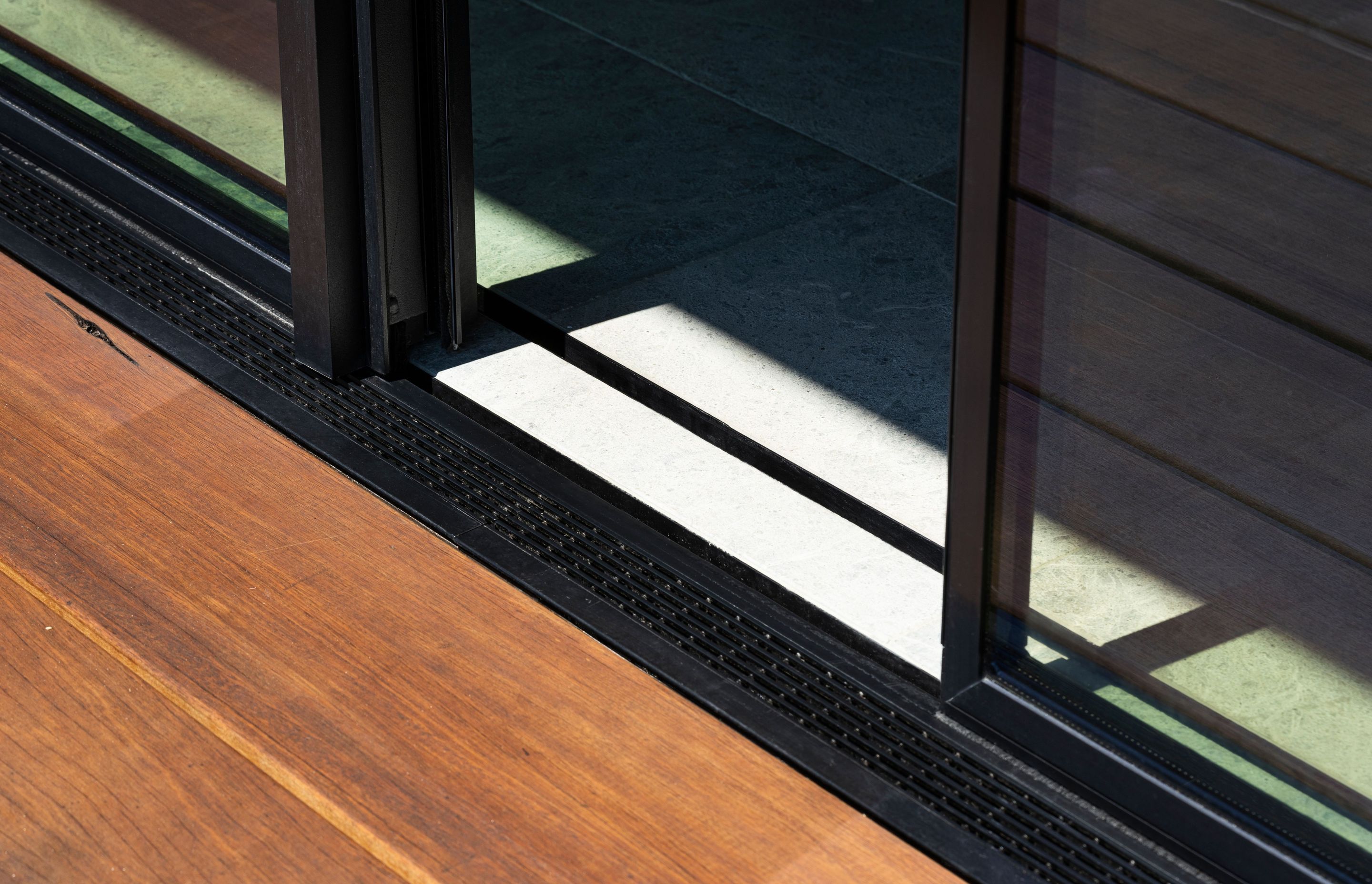 Zero threshold. Minimal. Simplicity. Luxury.