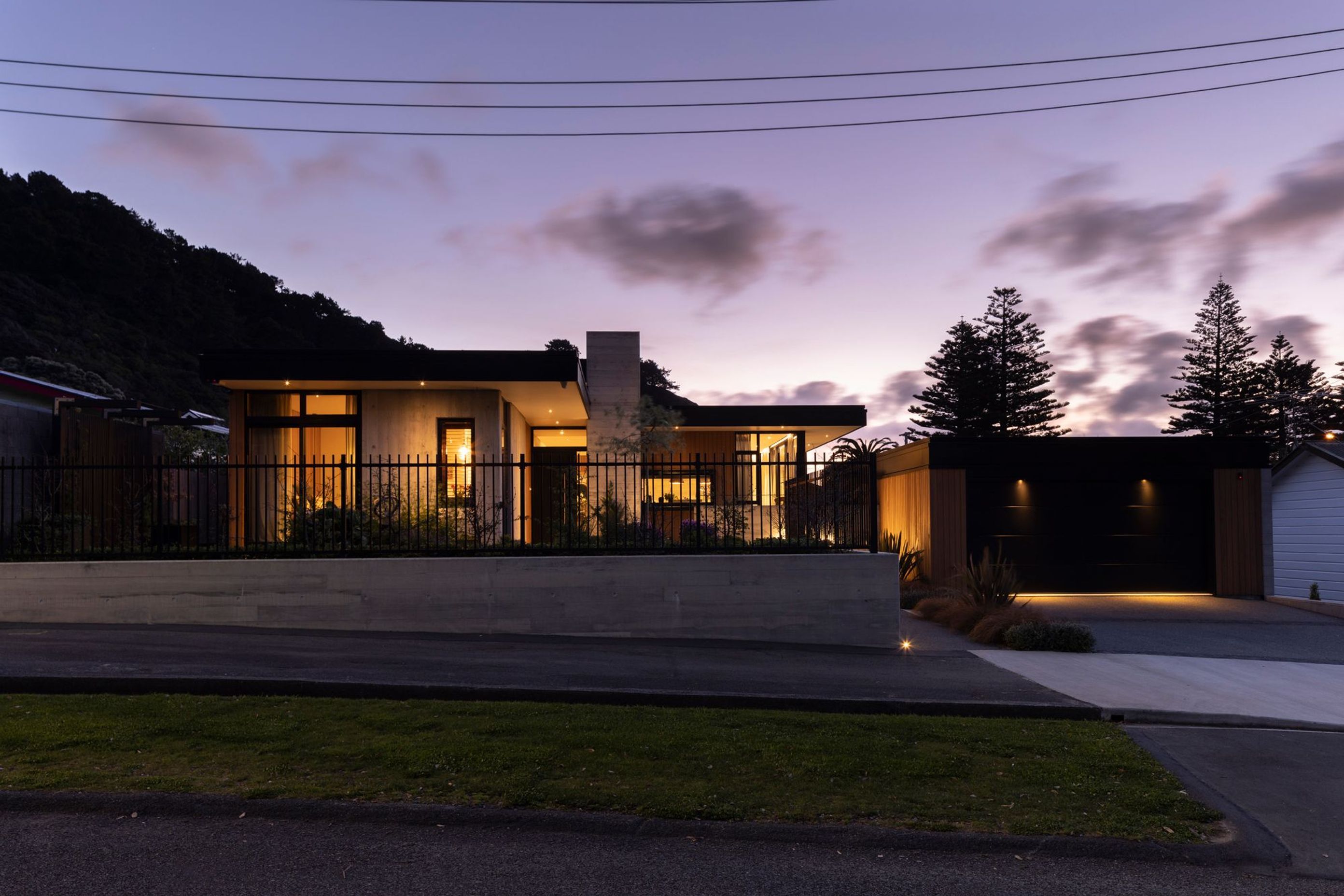 “The house incorporates a warm roof construction that allows us to better control the internal thermal environment and reduce overall heating demands,” says Richard.