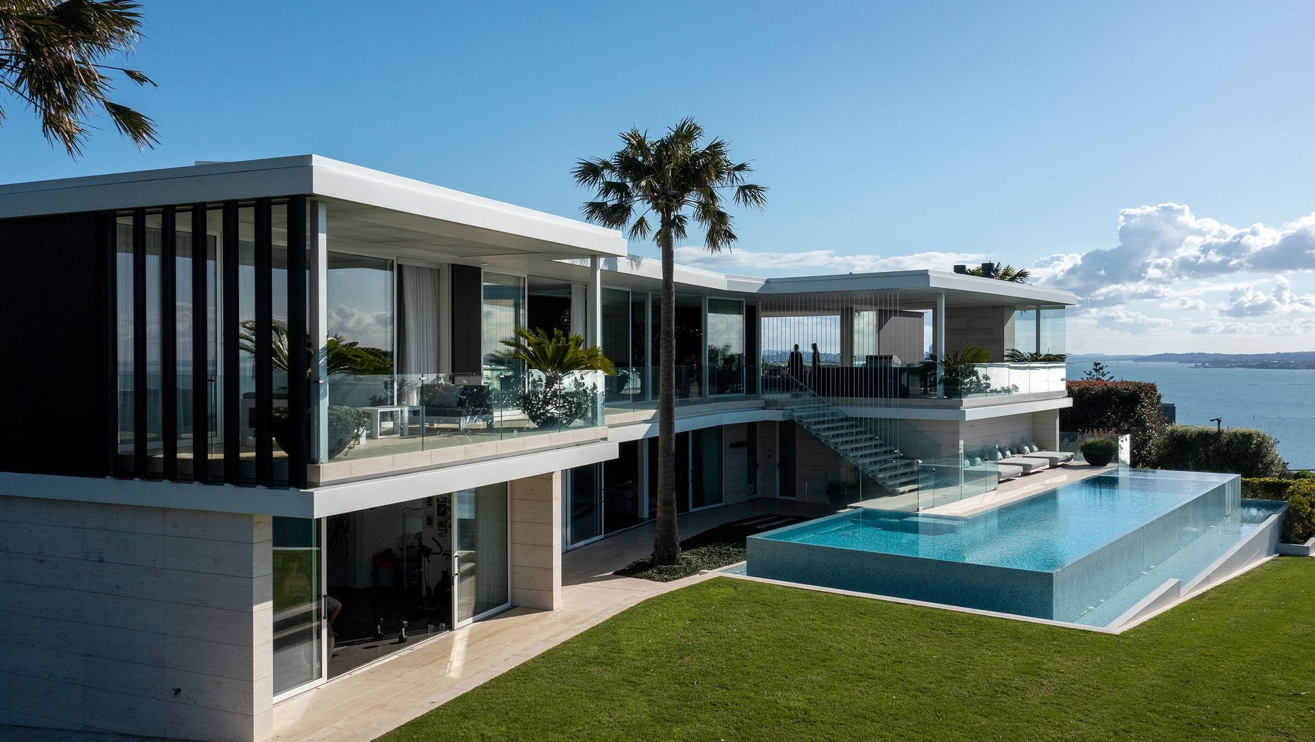The Cliff Top House banner