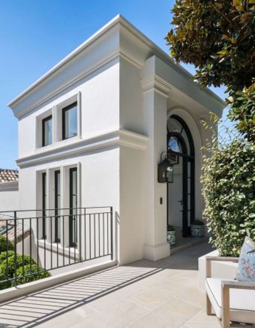 Lynda Kerry Interior Design | Andrew Barnyak Design | Cathedral Limestone Alfresco