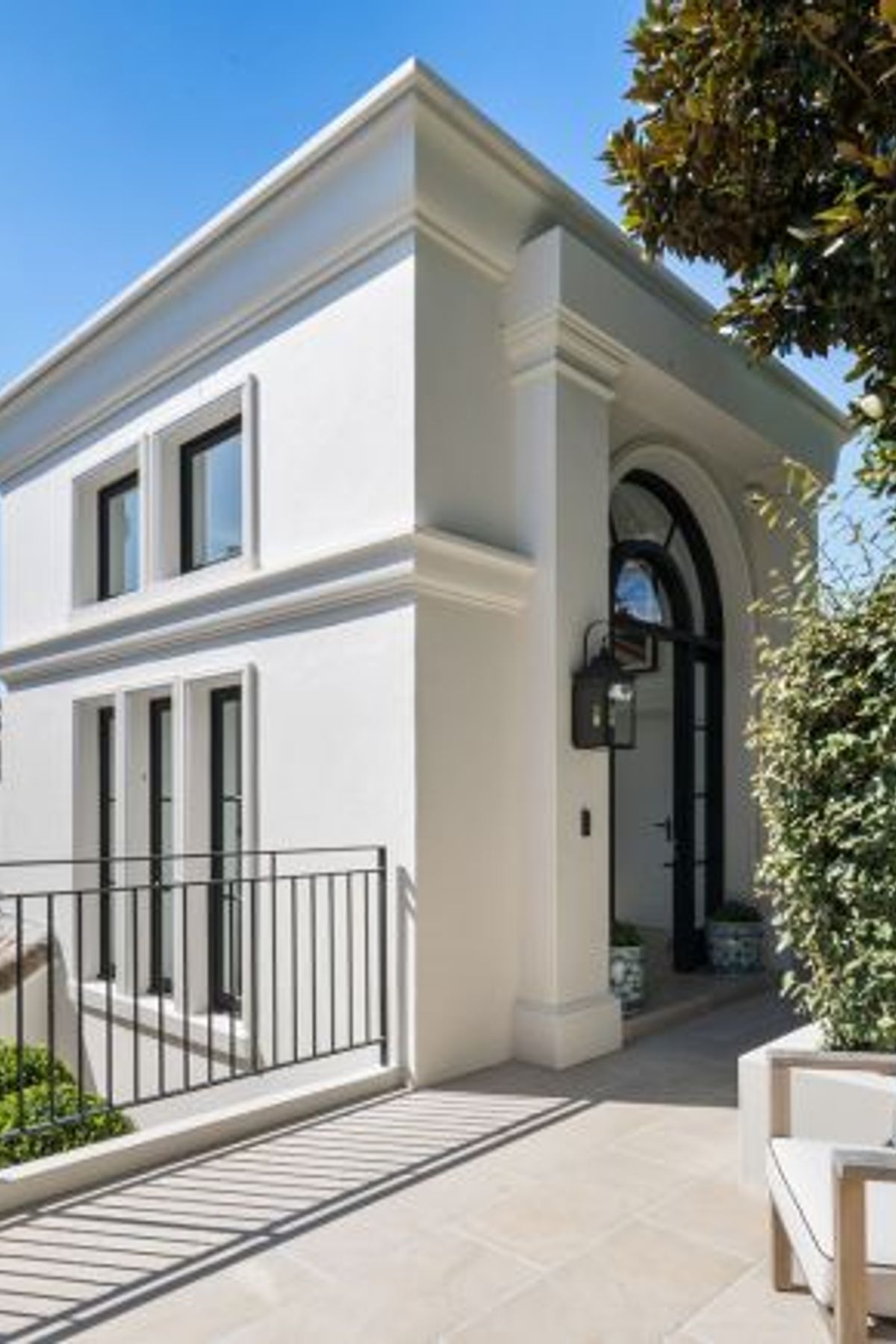 Lynda Kerry Interior Design | Andrew Barnyak Design | Cathedral Limestone Alfresco