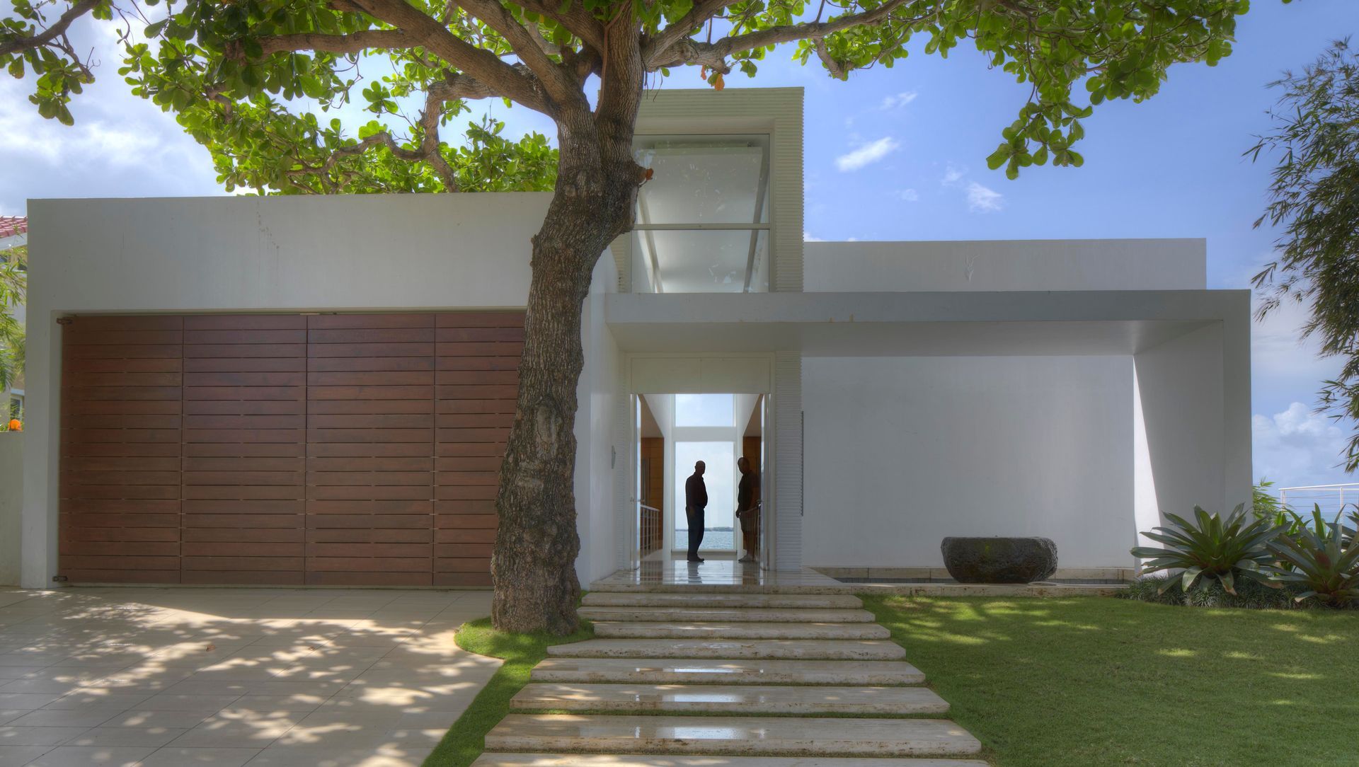 Batangas House: A Modernist Coastal Retreat in the Philippines banner