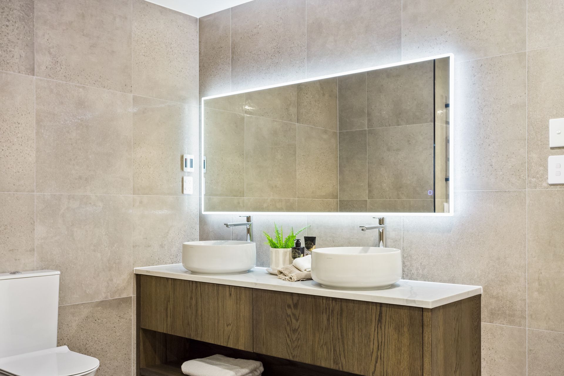 Bathroom-LED-mirror.jpg
