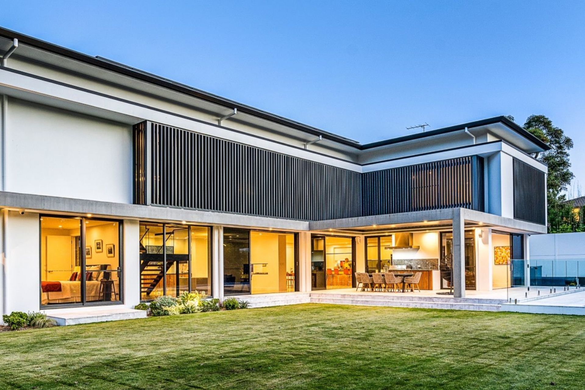 Manhattan Limestone | Chateau Architects + Builders