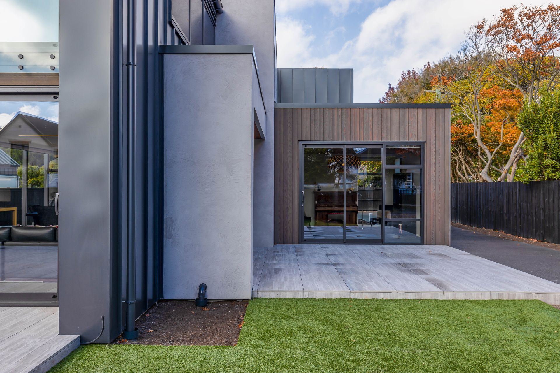 Eye catching Home - Fulton Ave