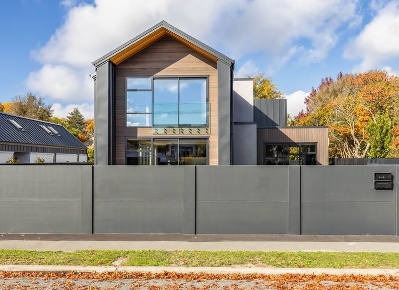 Eye catching Home - Fulton Ave