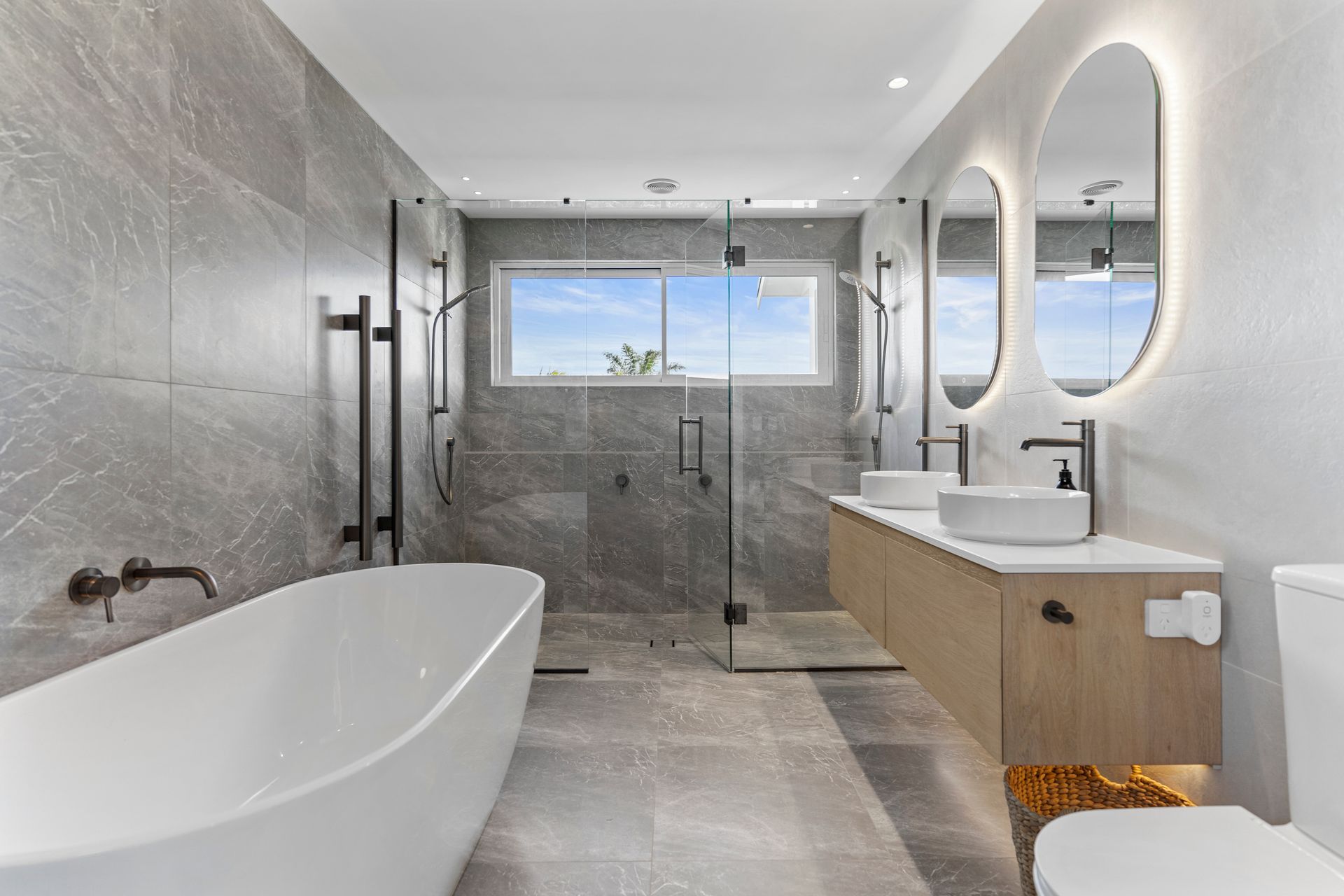 Cain-BuiltDevonportNew-BuildBathroommain.jpg