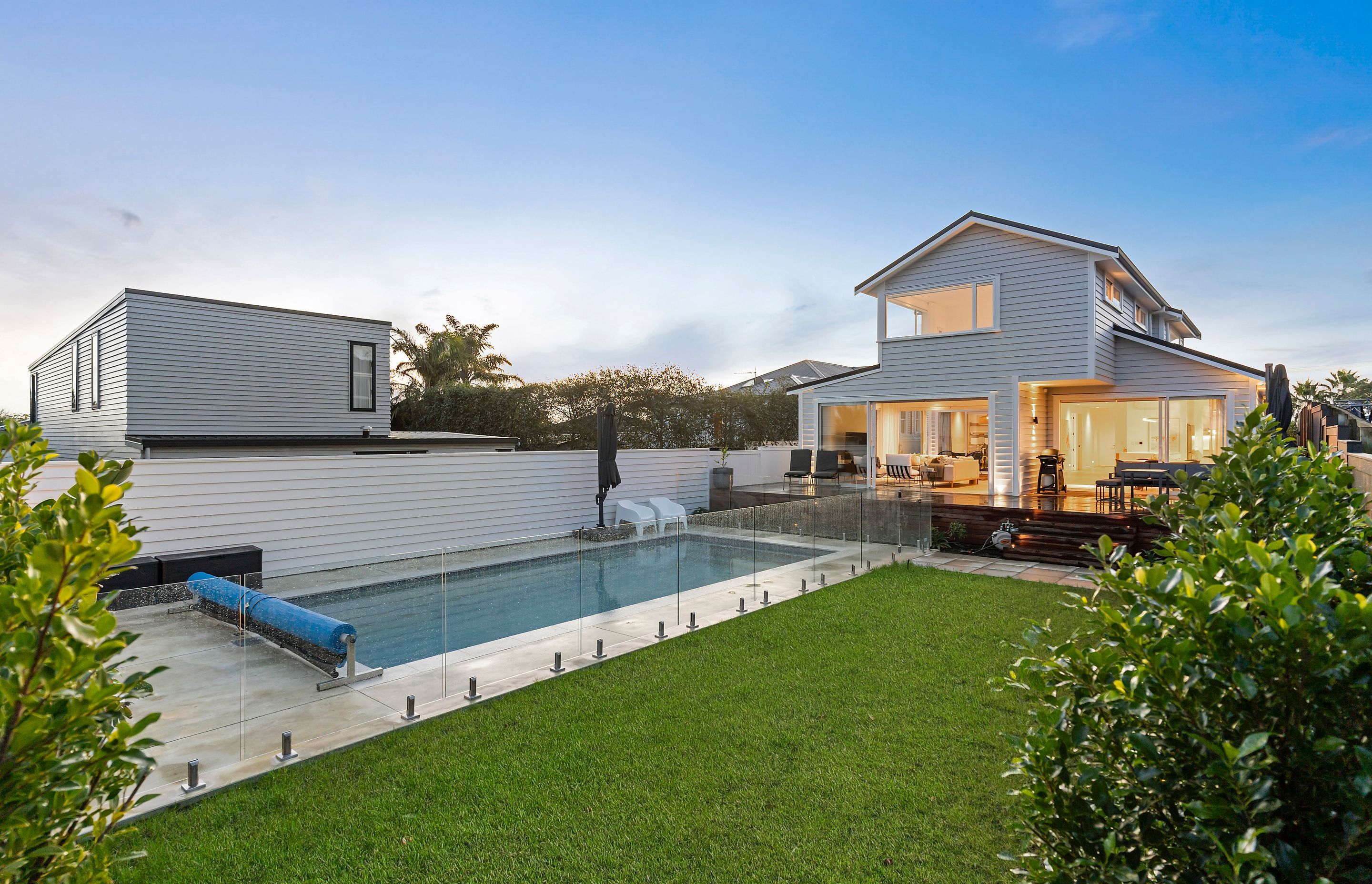Cain-BuiltDevonportNew-Buildbackyarddusk.jpg
