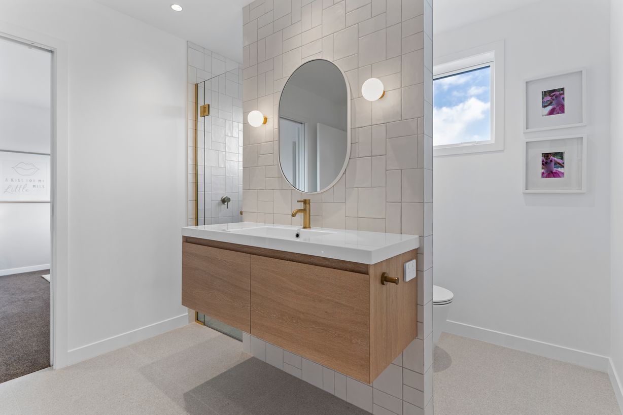 Cain-BuiltDevonportNew-Buildbathroomjack-n-jill.jpg
