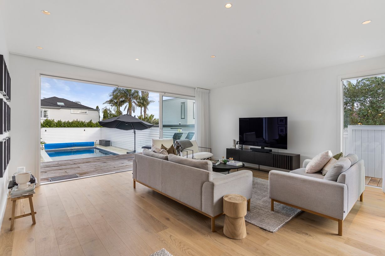 Cain-BuiltDevonportNew-Buildlounge2.jpg