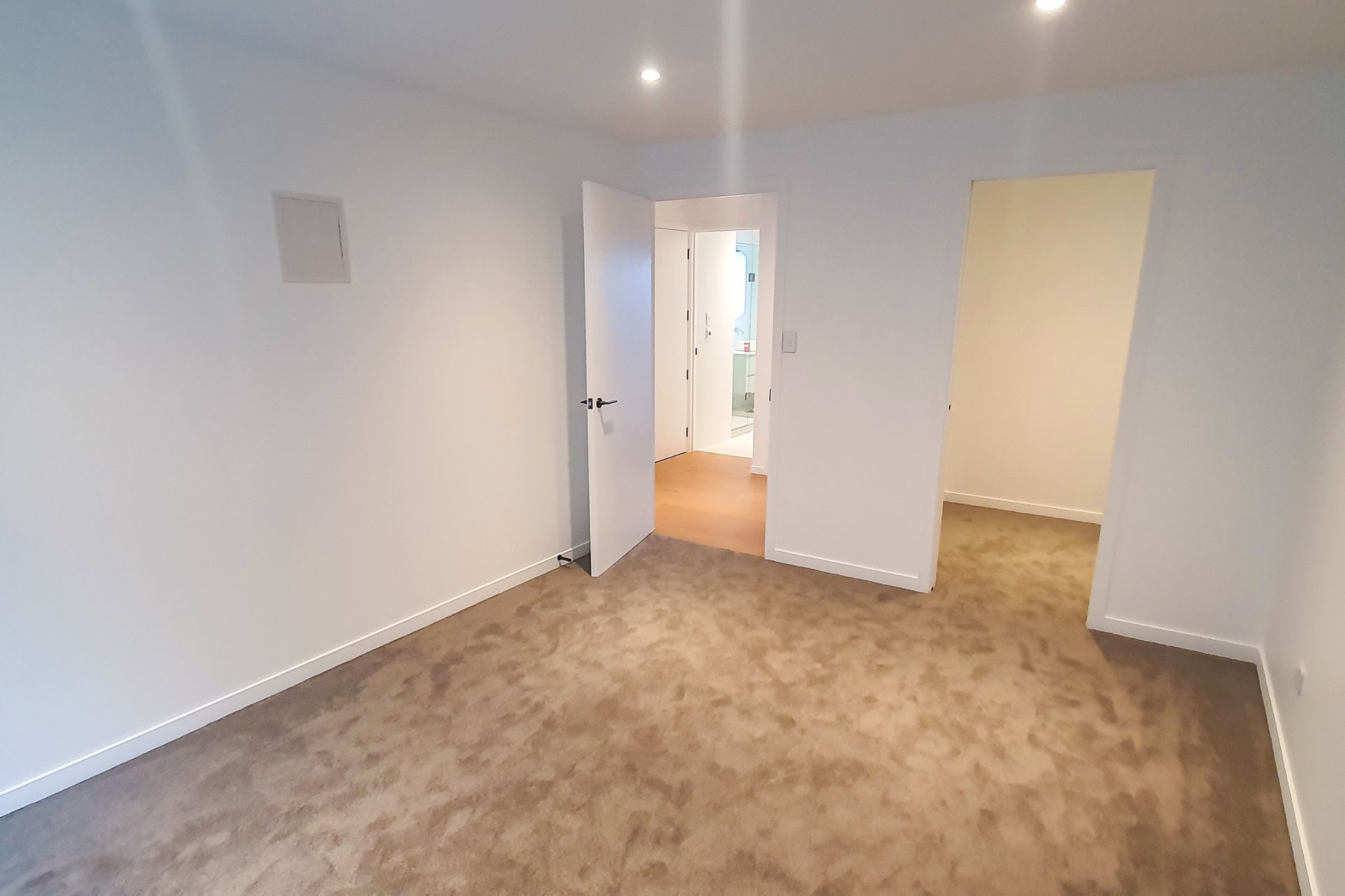 Contemporary-bedroom-in-Mairangi-Bay-custom-home-ap-compressed.jpg