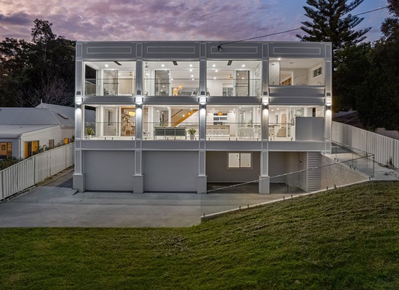 Bolton Point Residence - High End Residential