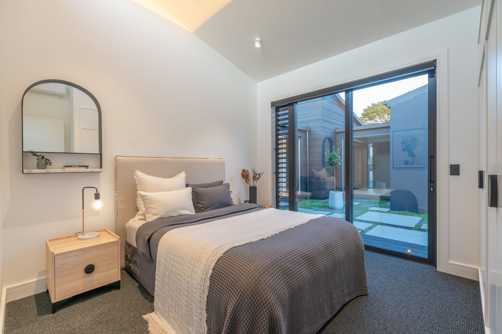 Contemporary Retreat in Pukekohe