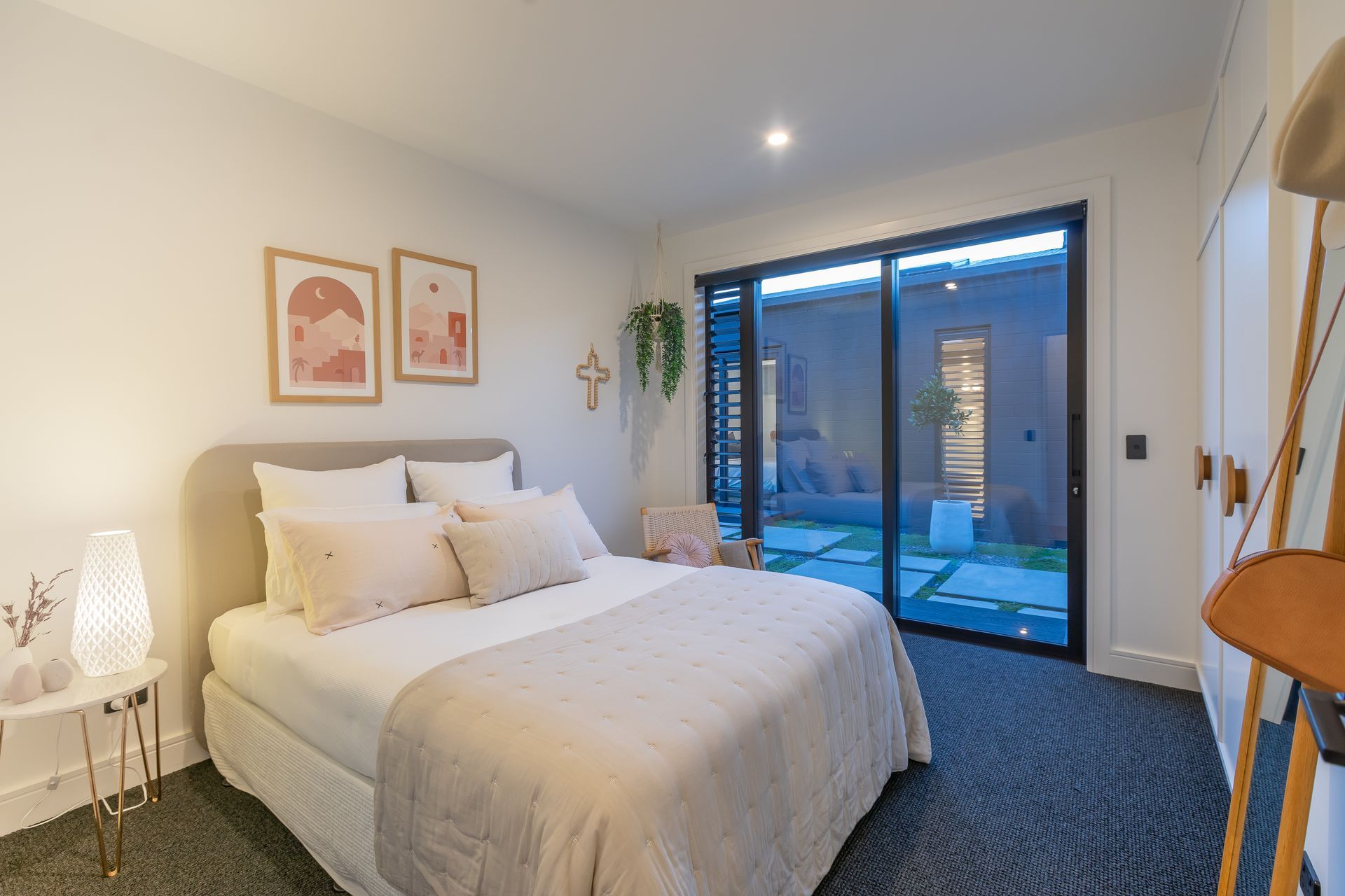 Contemporary Retreat in Pukekohe