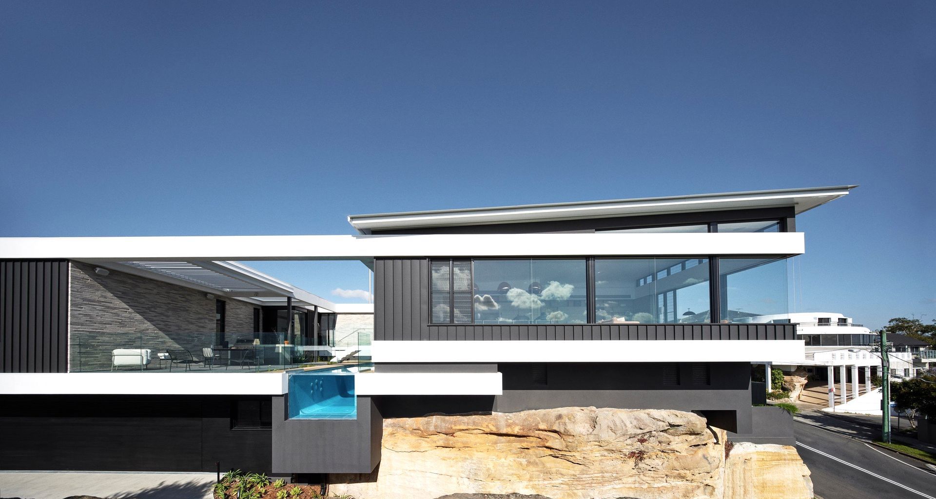Double-Halo House banner