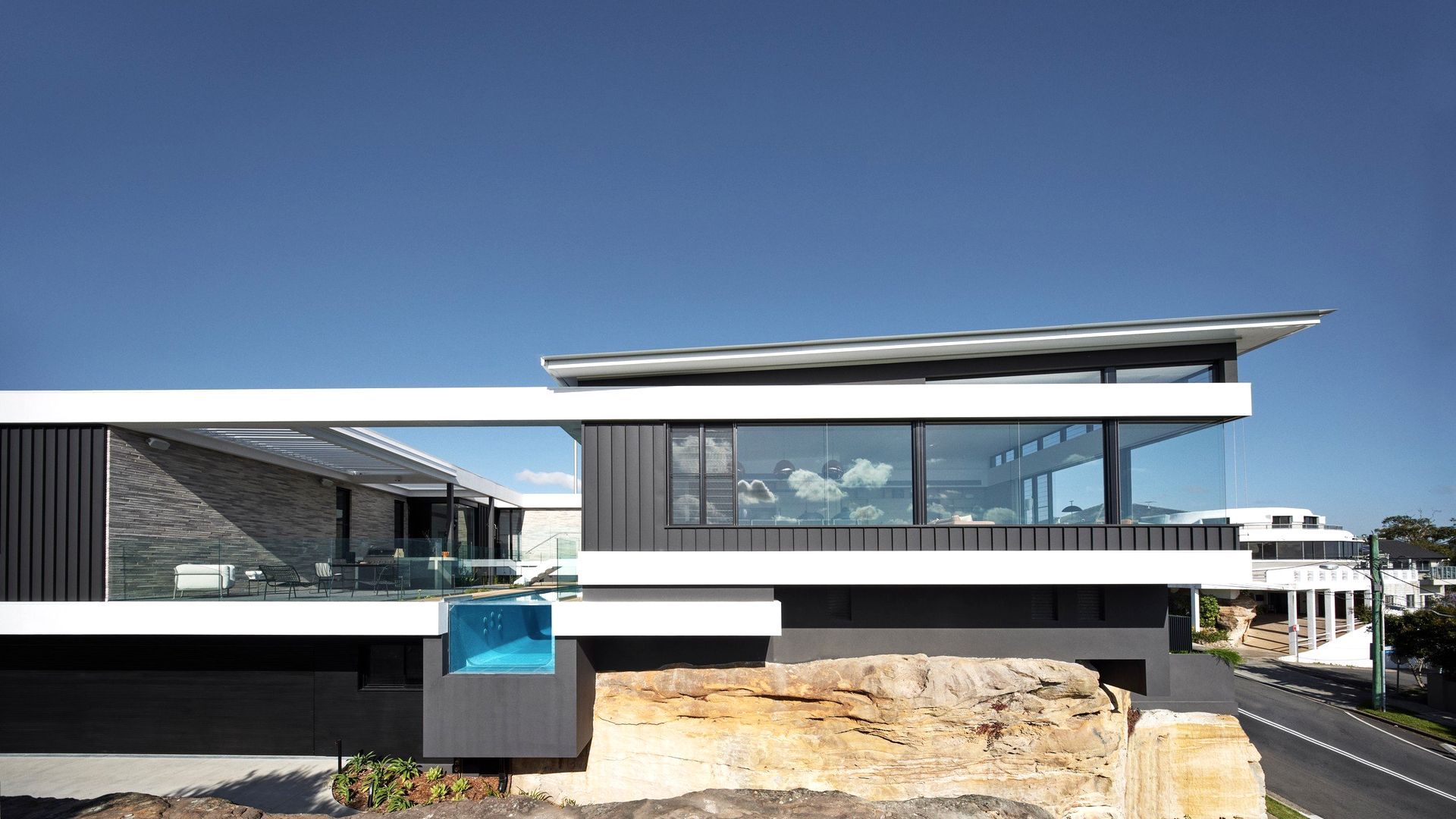Double-Halo House banner