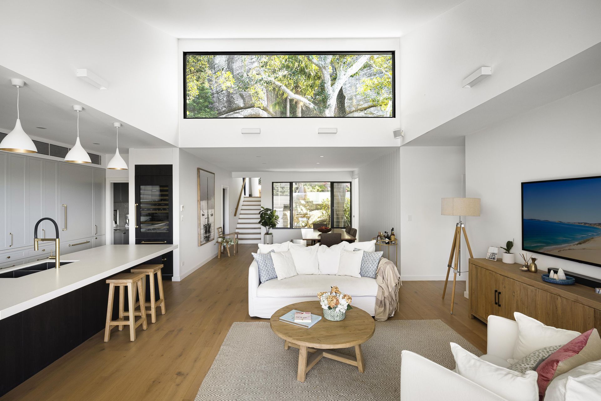 Elanora-Heightsliving-and-kitchen-1.jpg